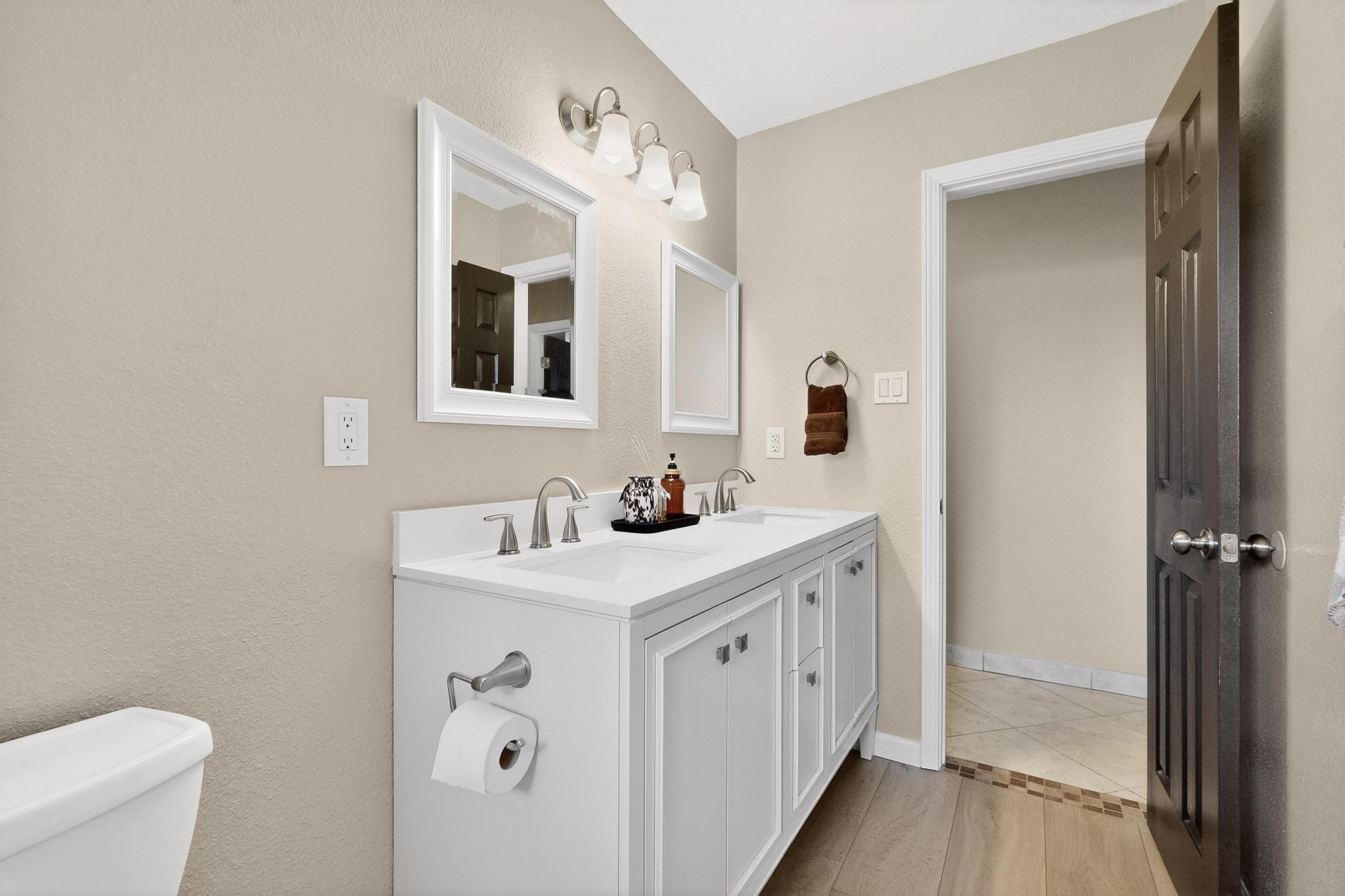 1525 Marron Circle NE