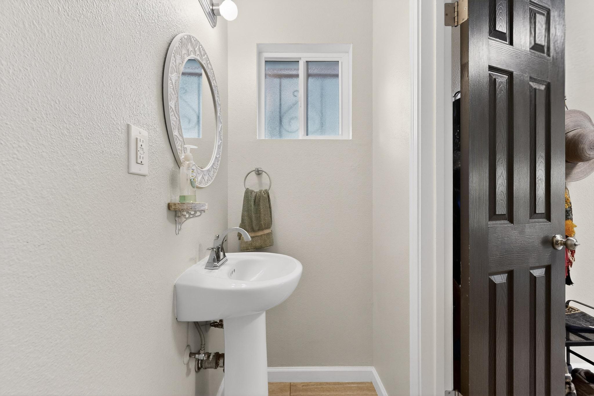 1525 Marron Circle NE