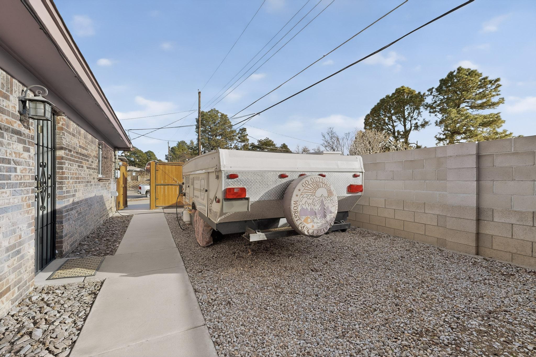 1525 Marron Circle NE