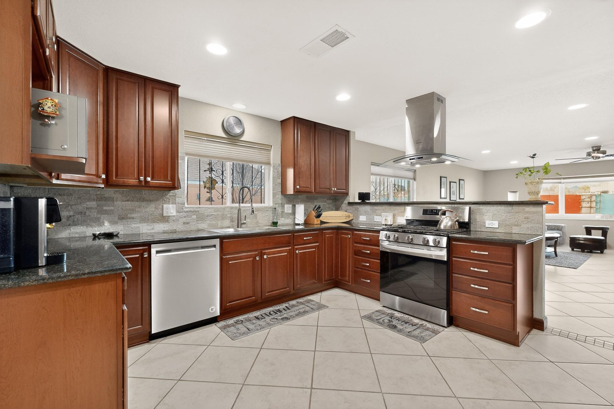 1525 Marron Circle NE