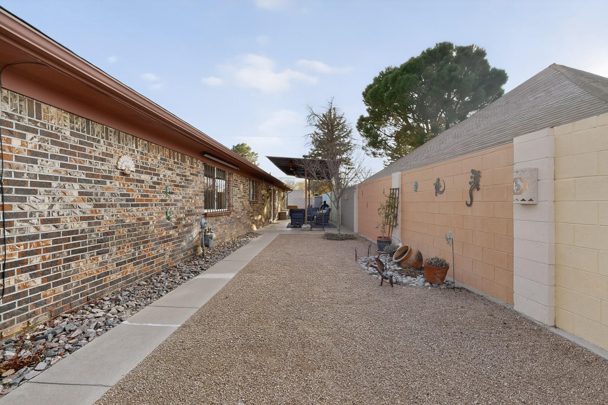 1525 Marron Circle NE