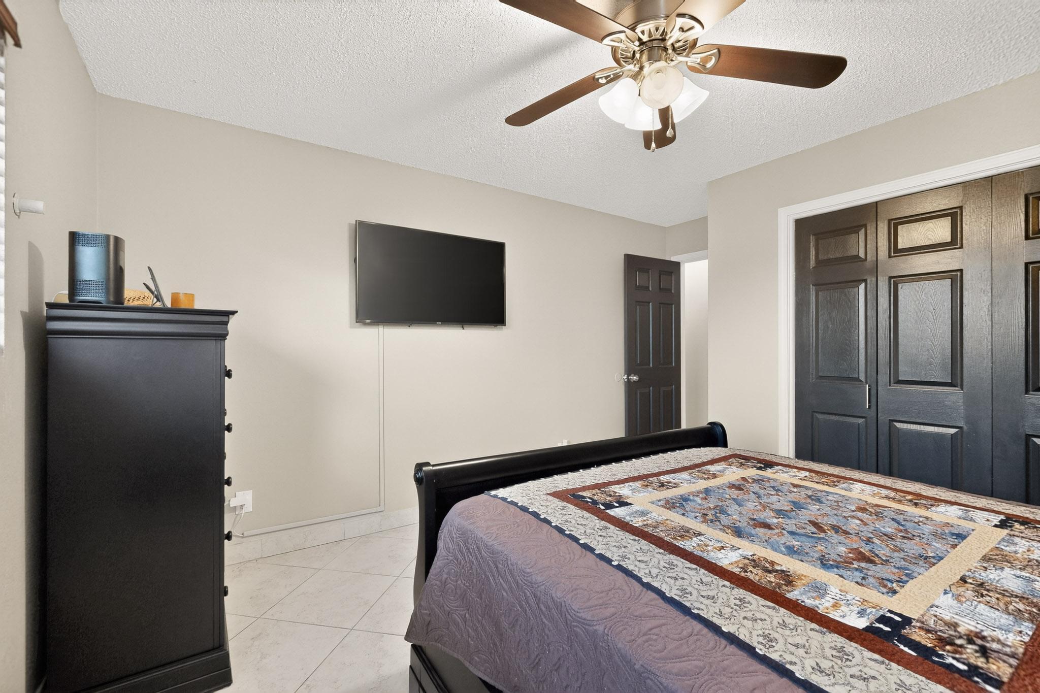 1525 Marron Circle NE