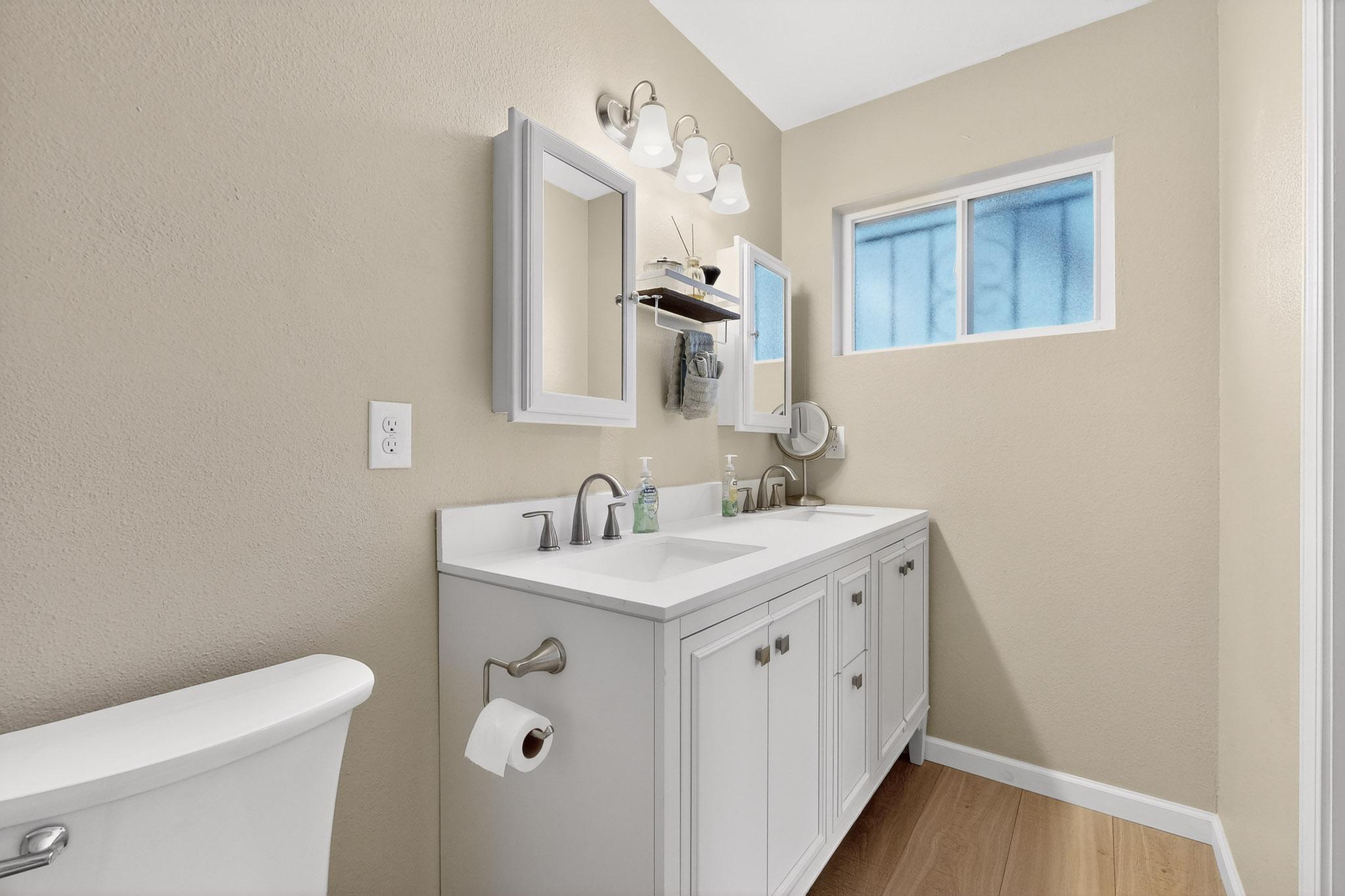 1525 Marron Circle NE