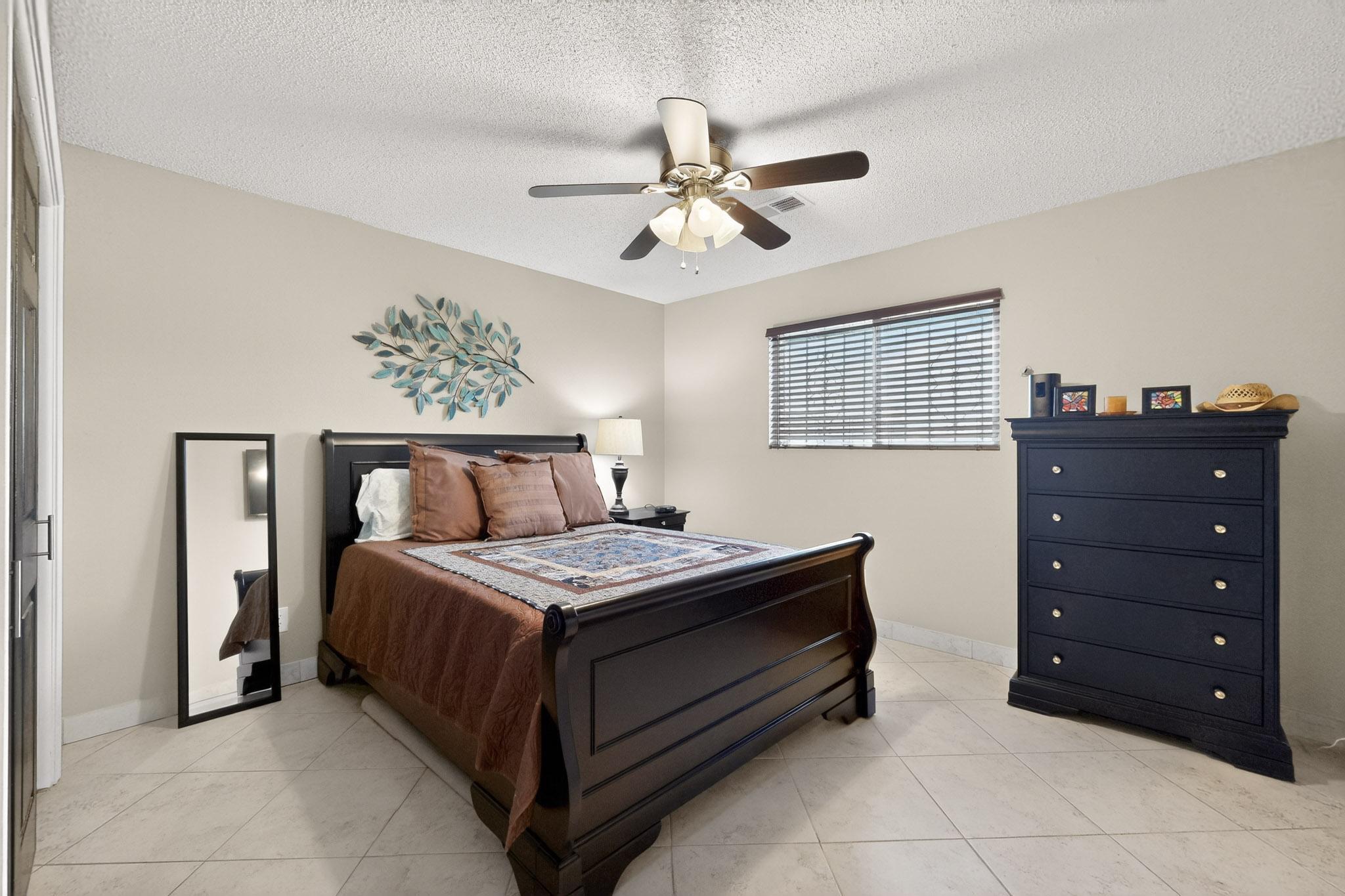 1525 Marron Circle NE