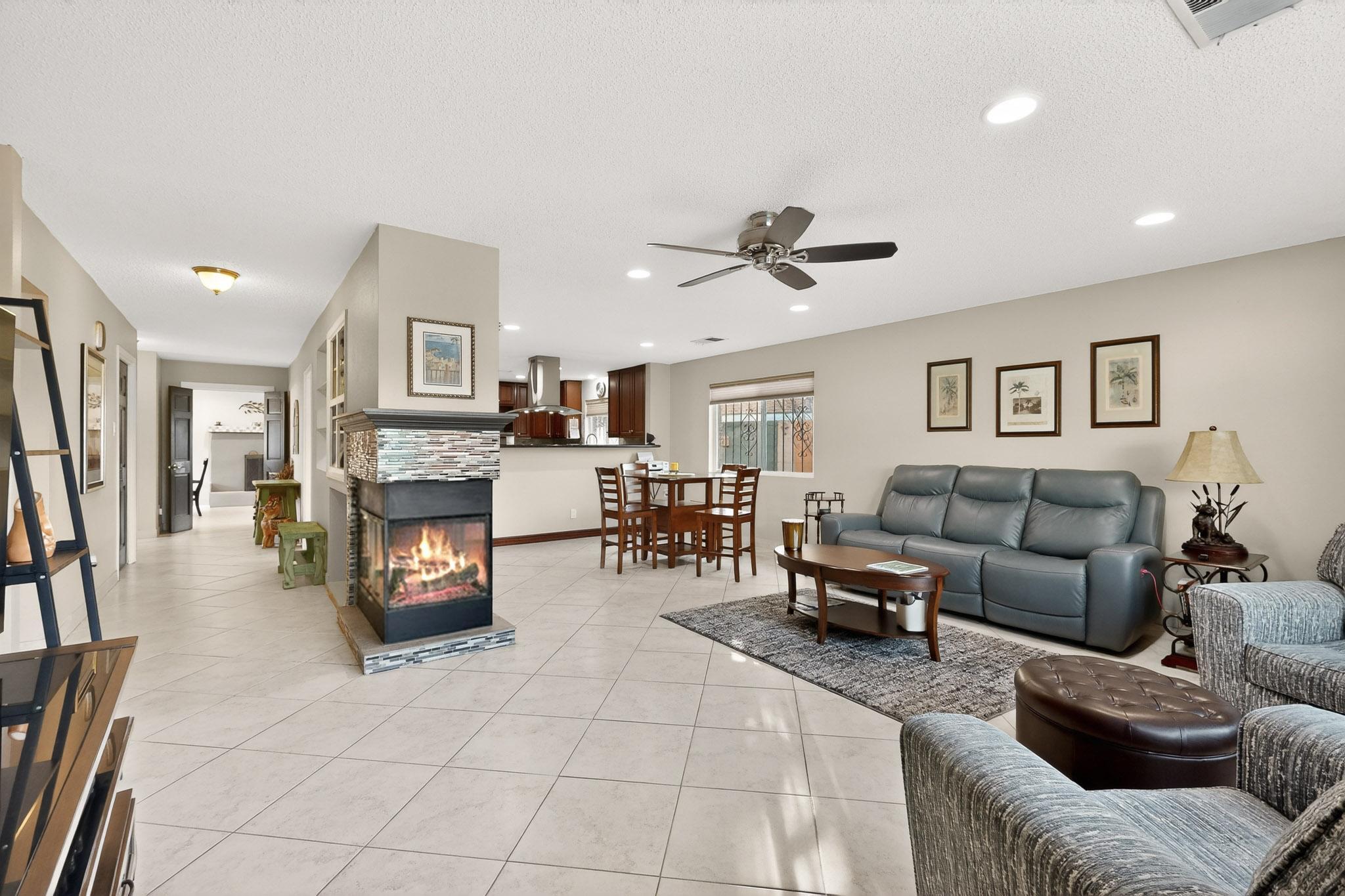 1525 Marron Circle NE