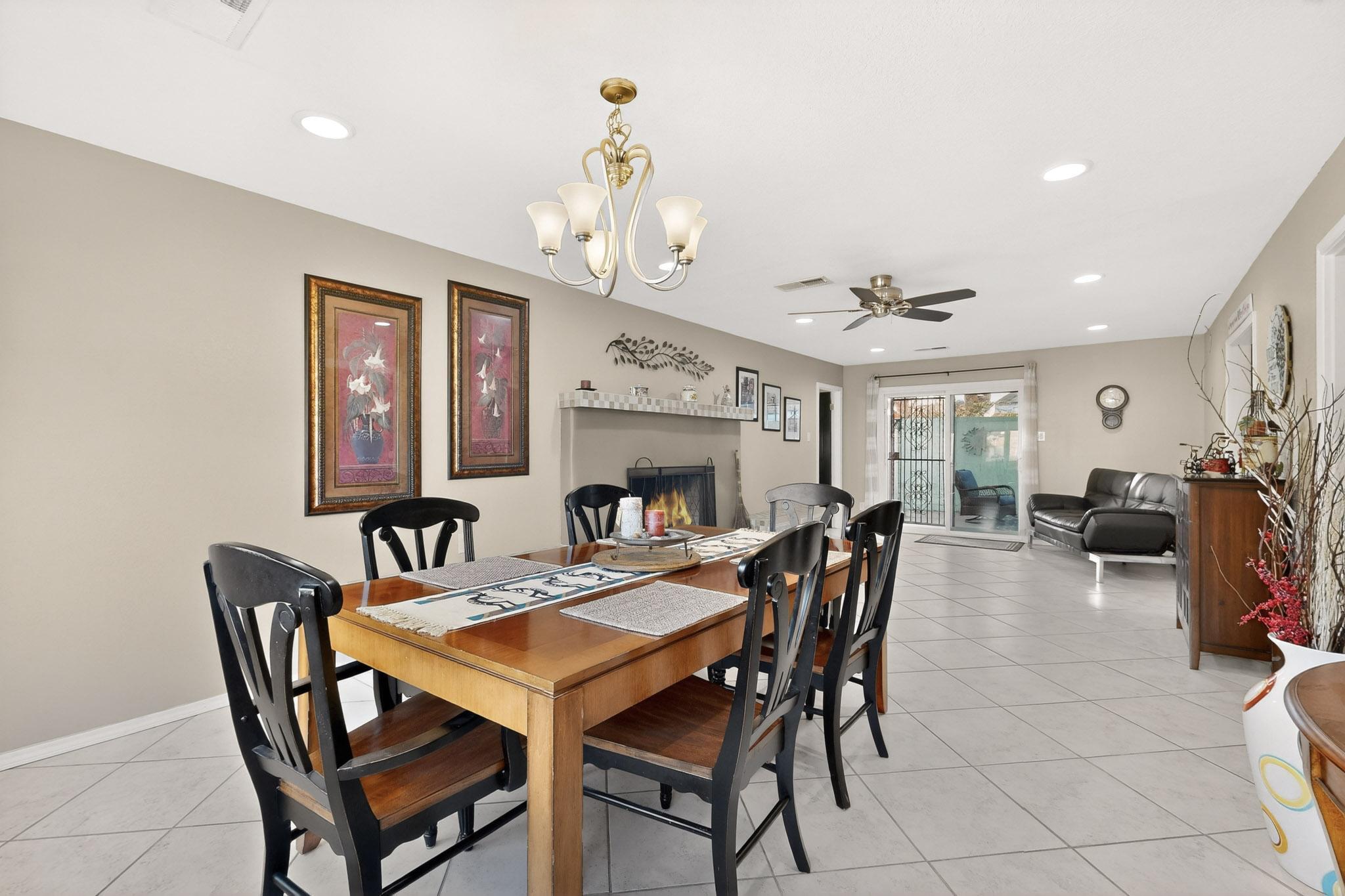 1525 Marron Circle NE