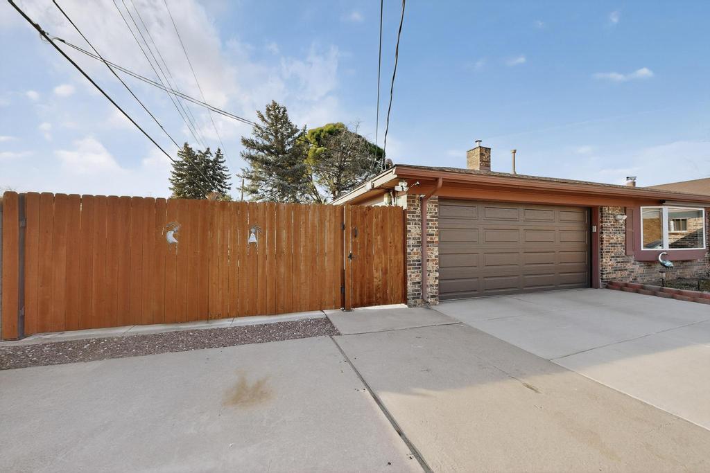 1525 Marron Circle NE