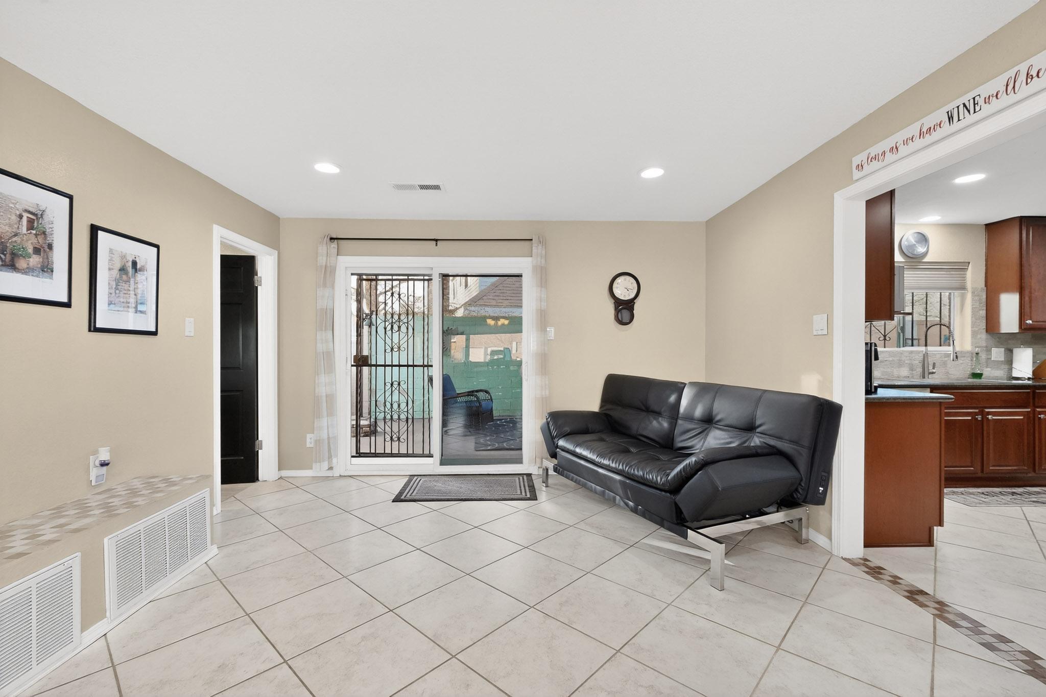 1525 Marron Circle NE