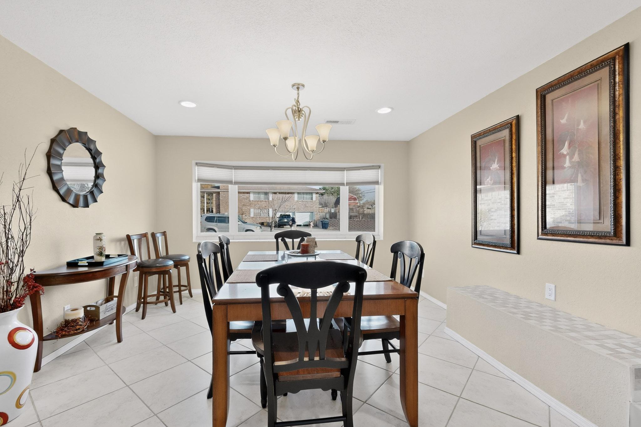 1525 Marron Circle NE