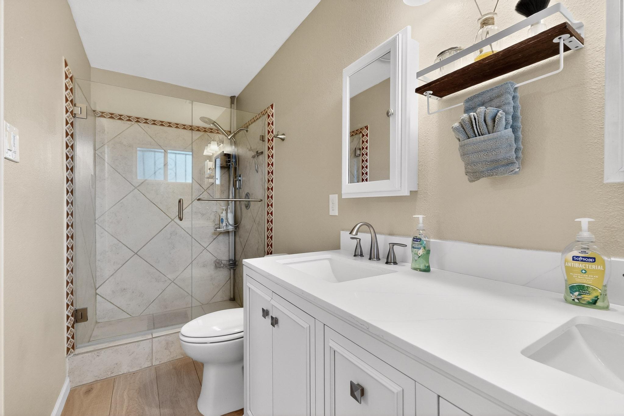 1525 Marron Circle NE