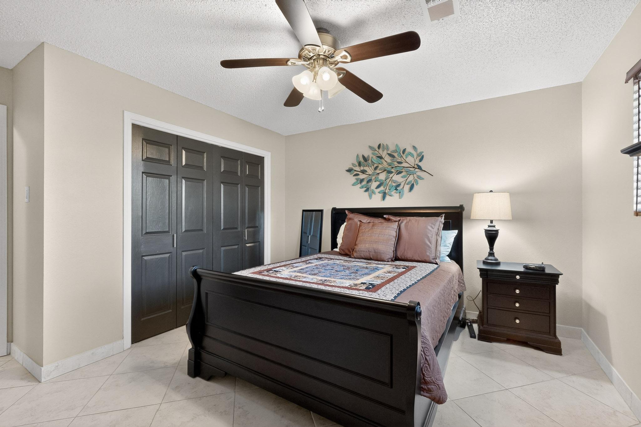 1525 Marron Circle NE