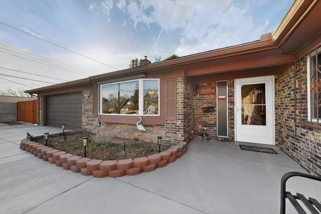 1525 Marron Circle NE