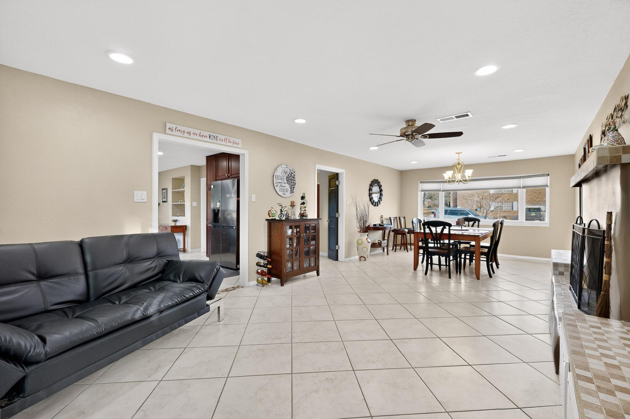 1525 Marron Circle NE