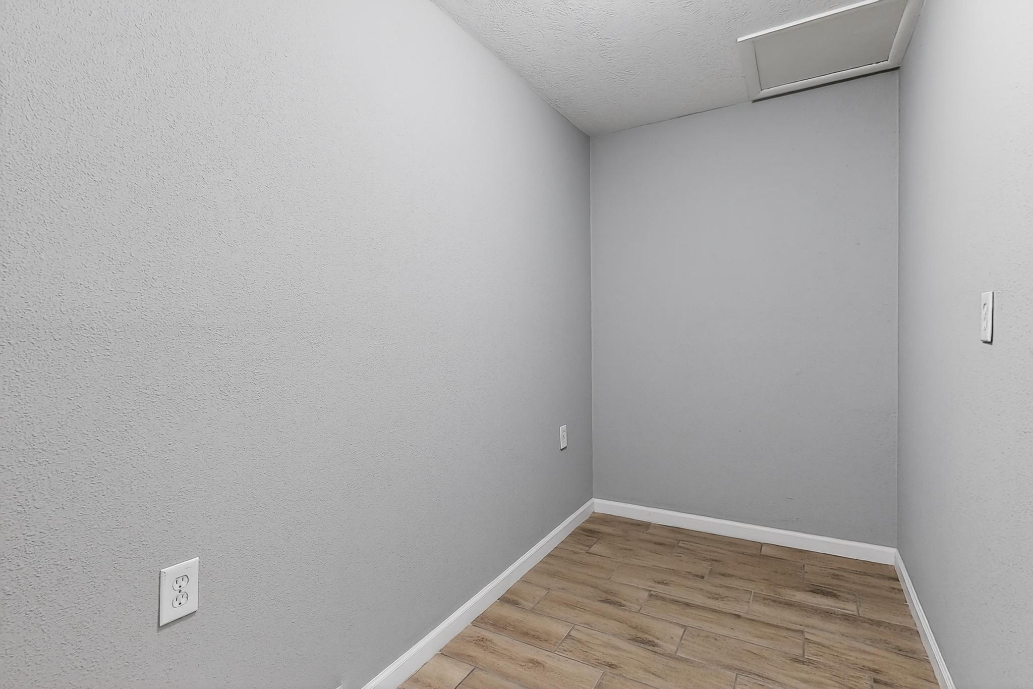 6300 Barnhart Court NE