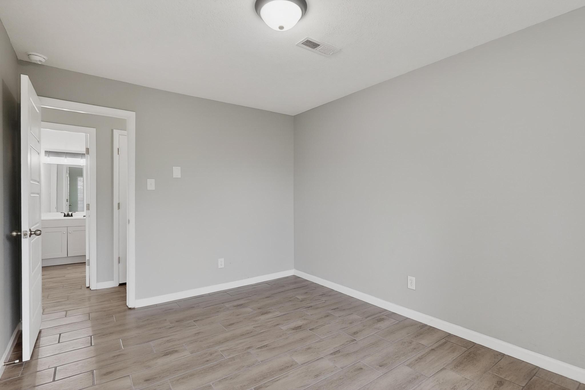 6300 Barnhart Court NE