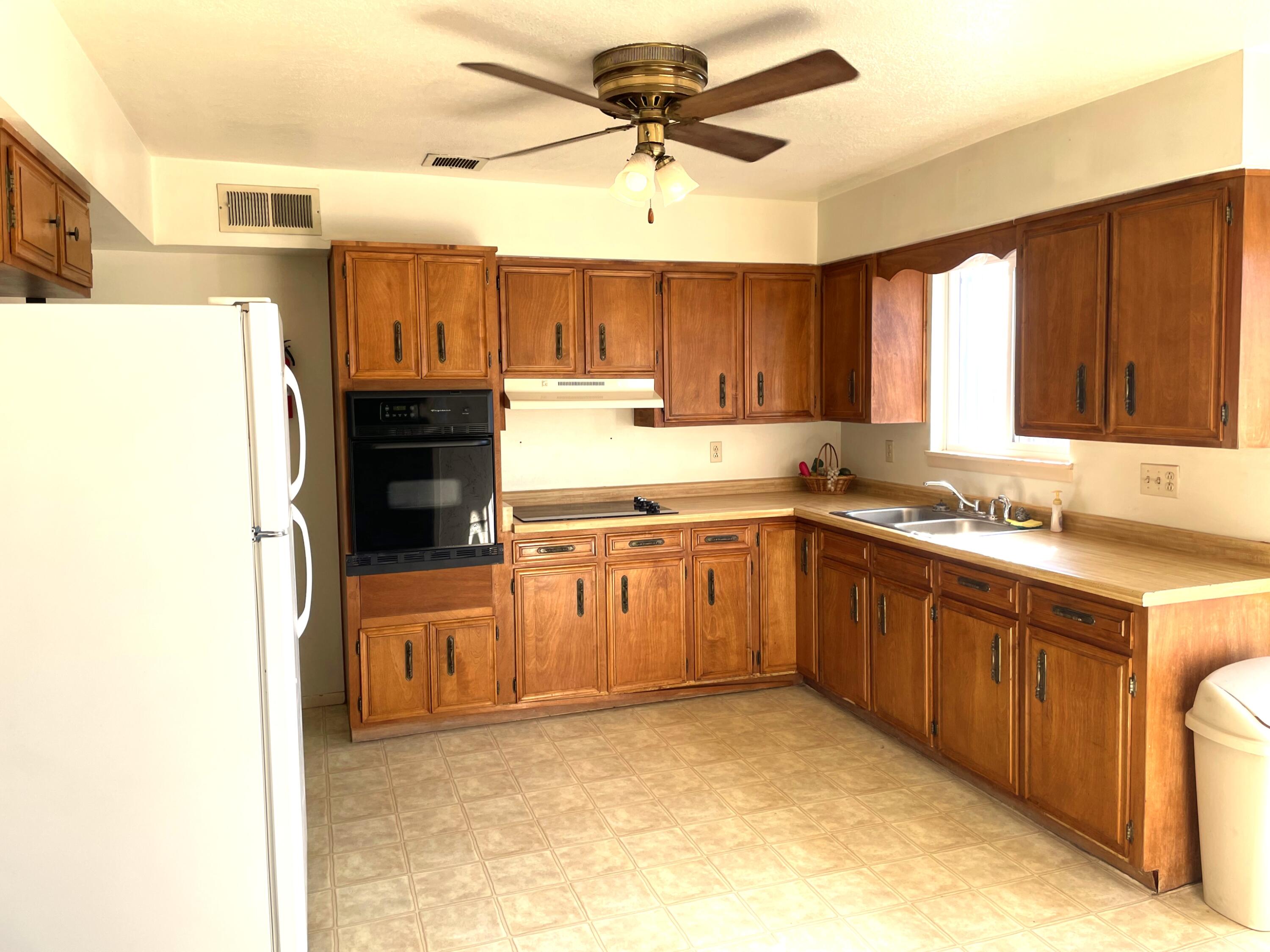 1900 Shari Vista Road SW