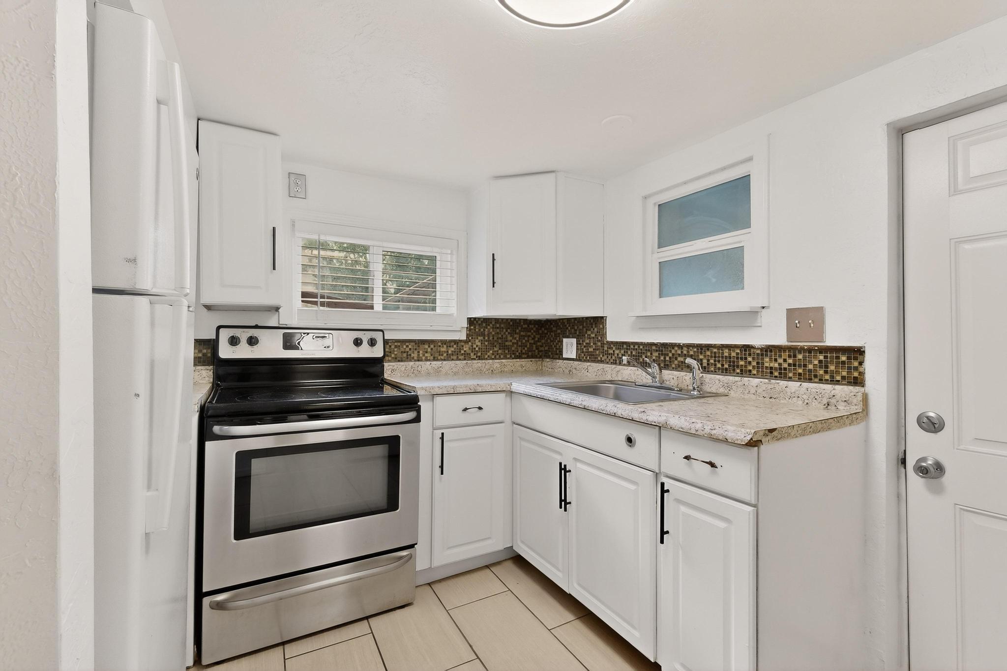 907 Edith Boulevard SE