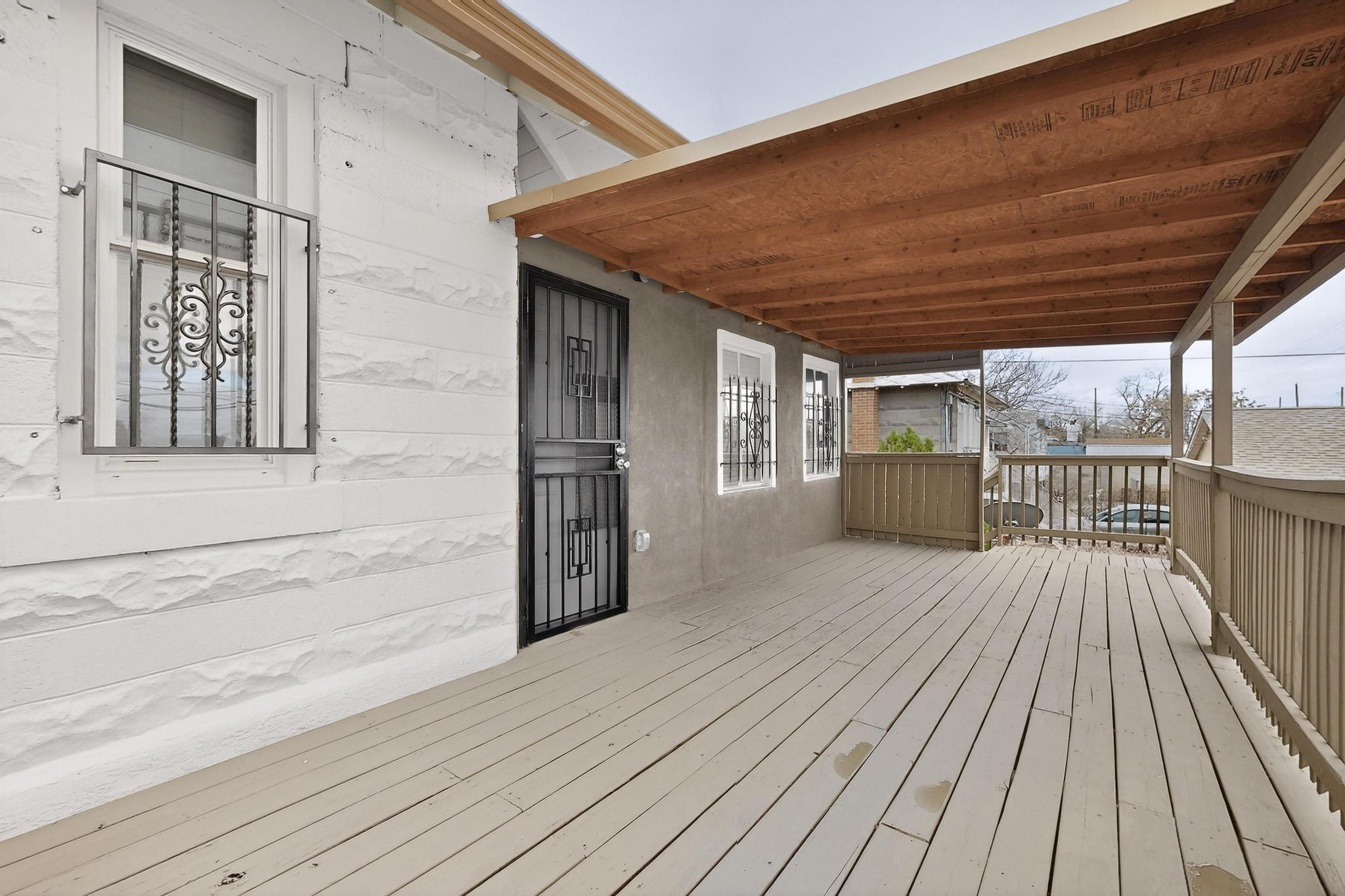 907 Edith Boulevard SE