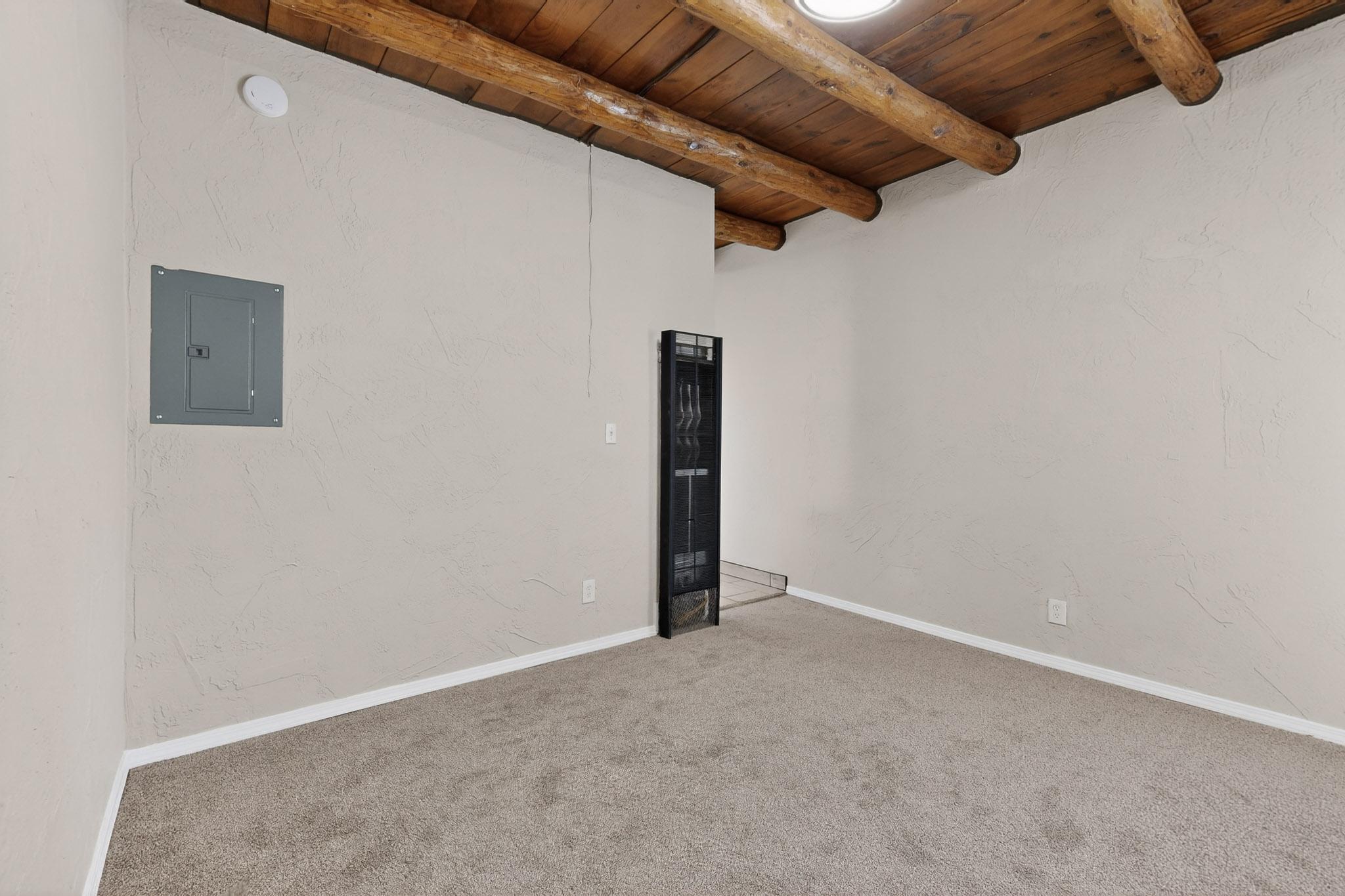 907 Edith Boulevard SE