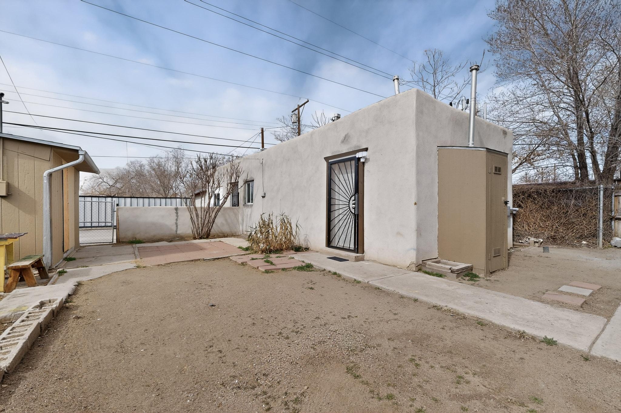 907 Edith Boulevard SE