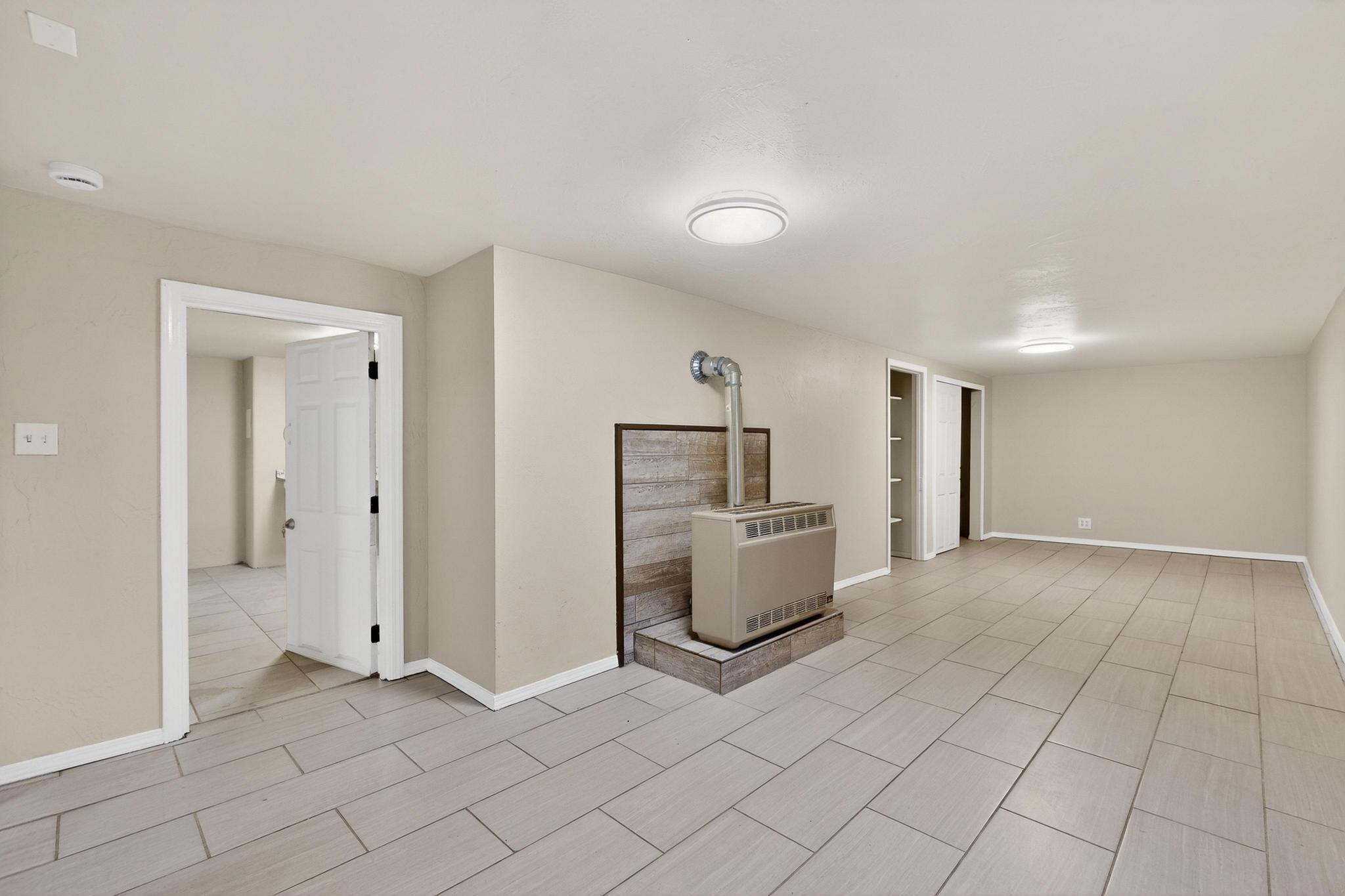 907 Edith Boulevard SE