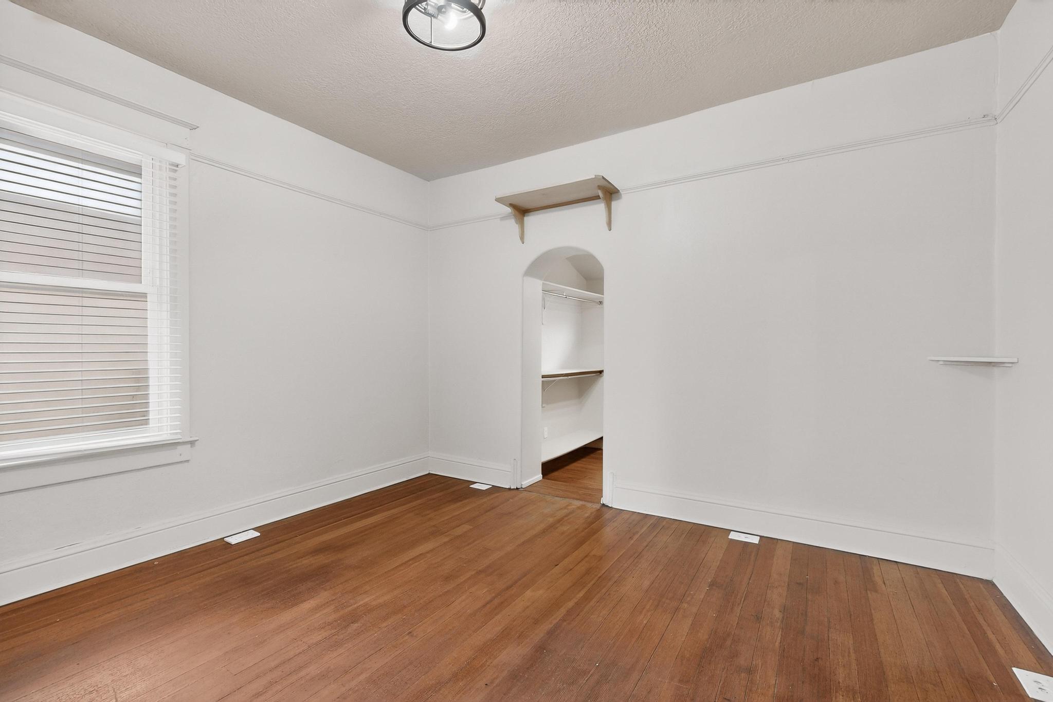 907 Edith Boulevard SE
