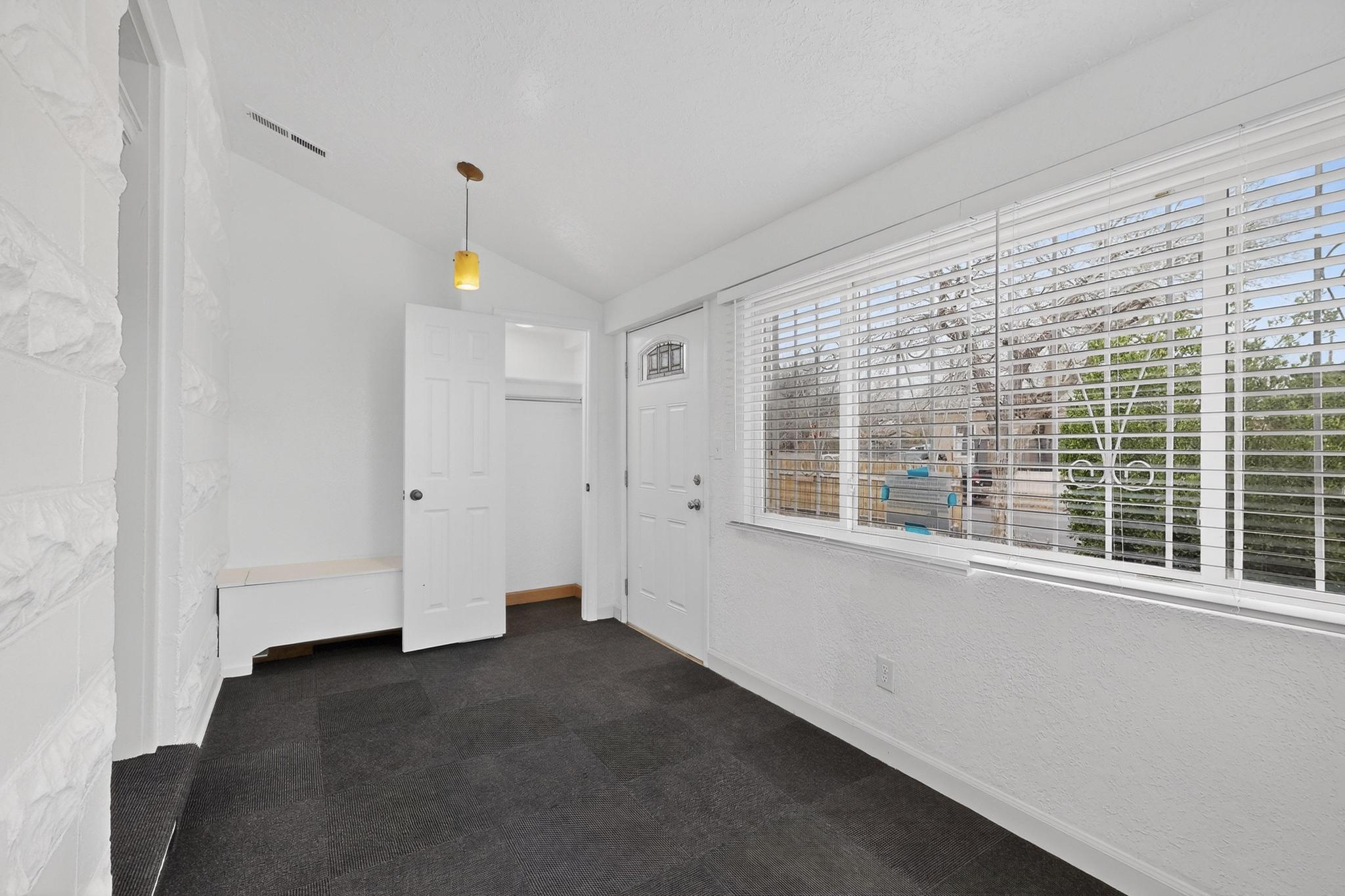 907 Edith Boulevard SE