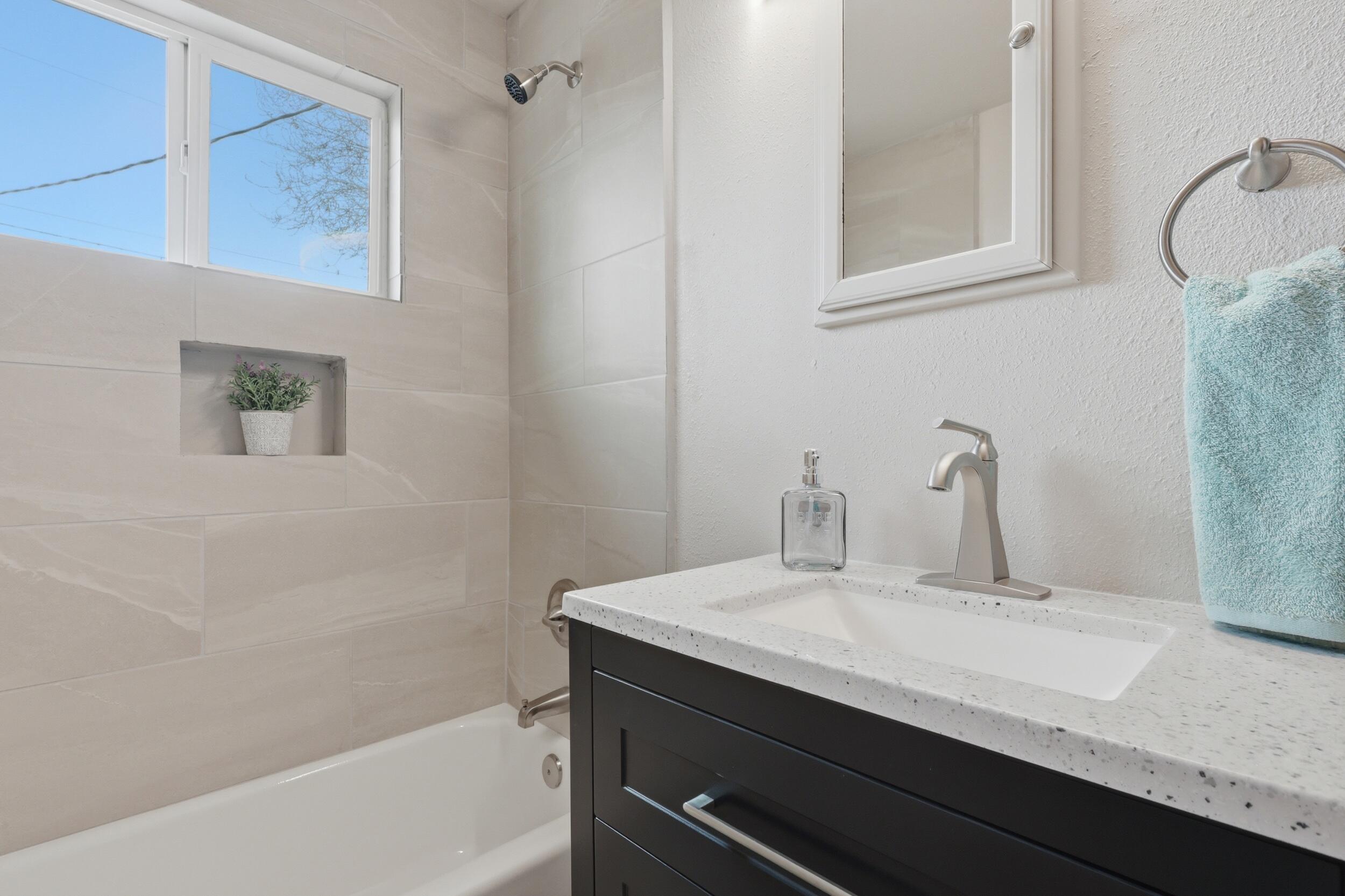2513 June Street NE