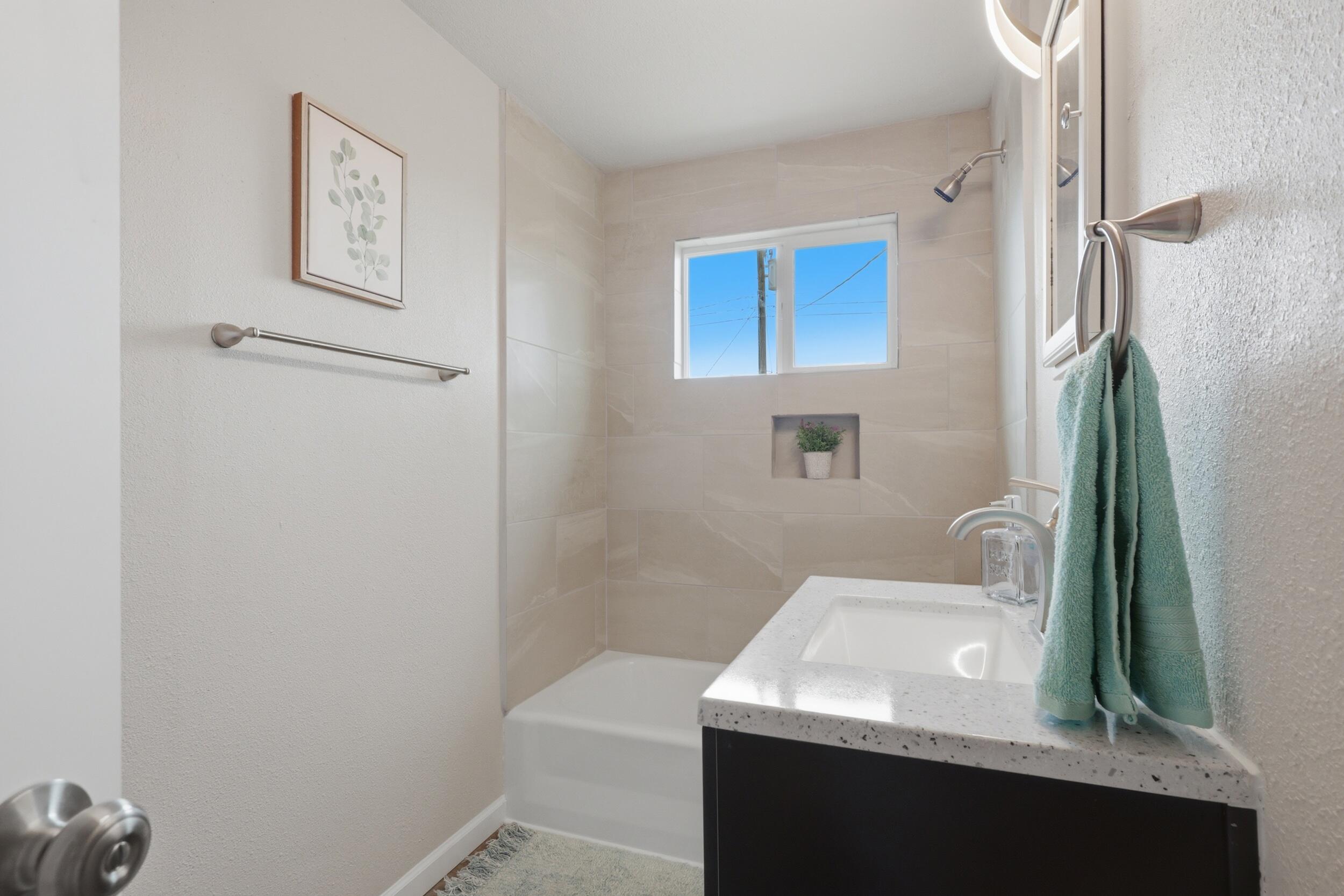 2513 June Street NE