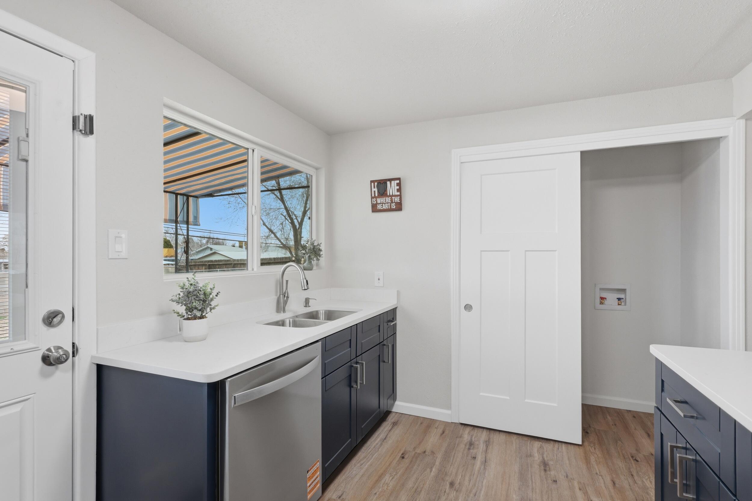 2513 June Street NE