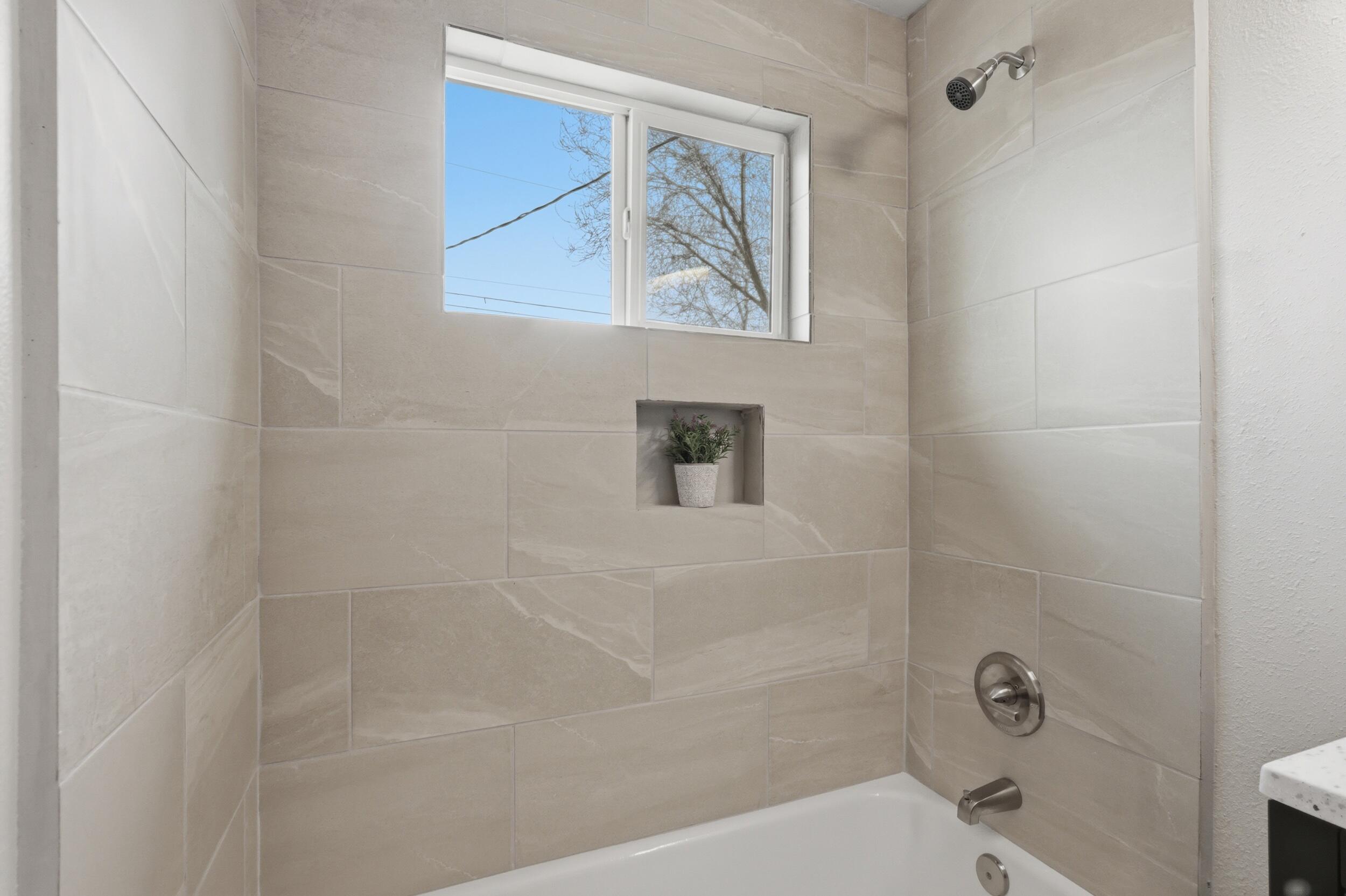 2513 June Street NE