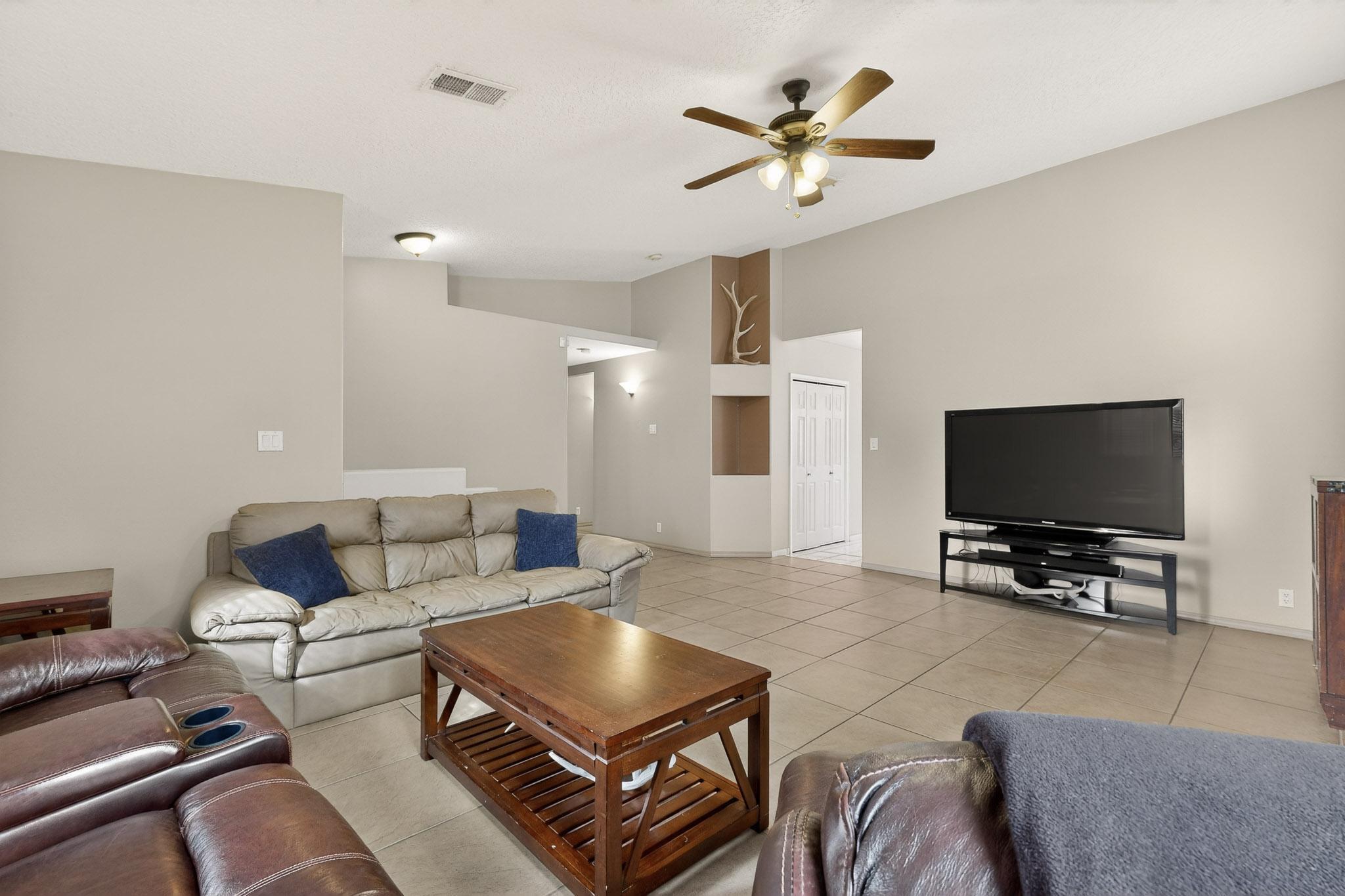 6815 Porlamar Road NW