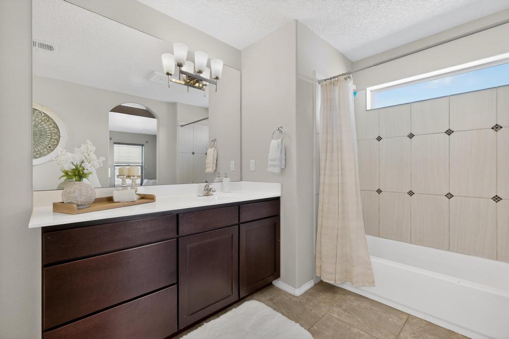 3365 Llano Vista Loop NE