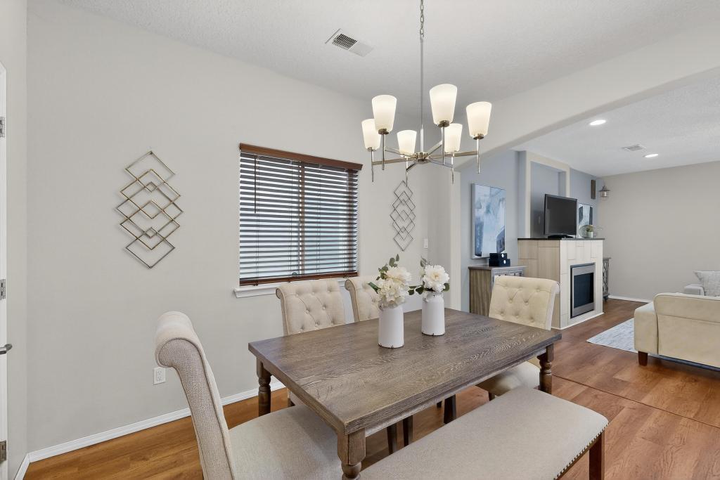 3365 Llano Vista Loop NE