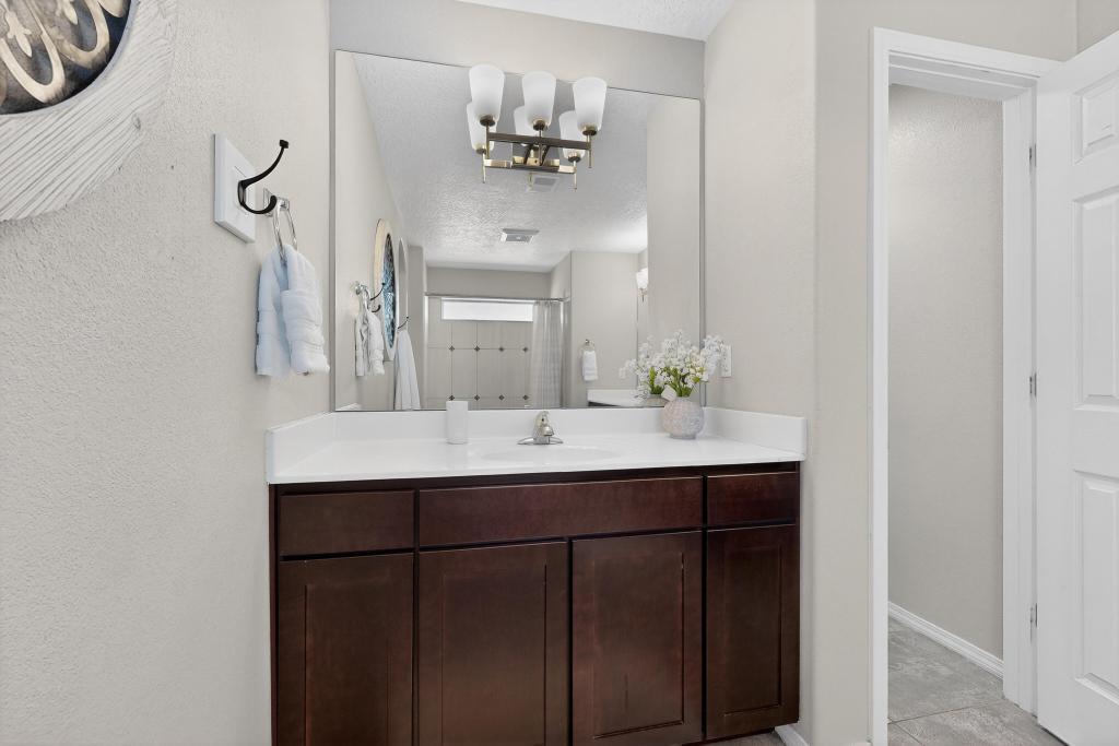 3365 Llano Vista Loop NE