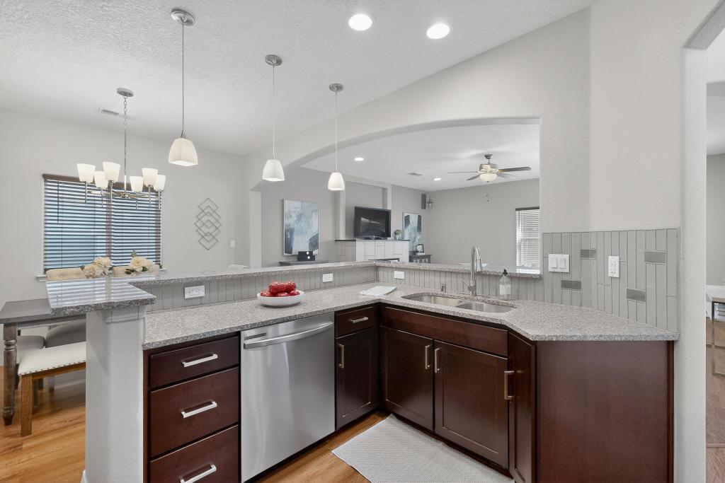 3365 Llano Vista Loop NE