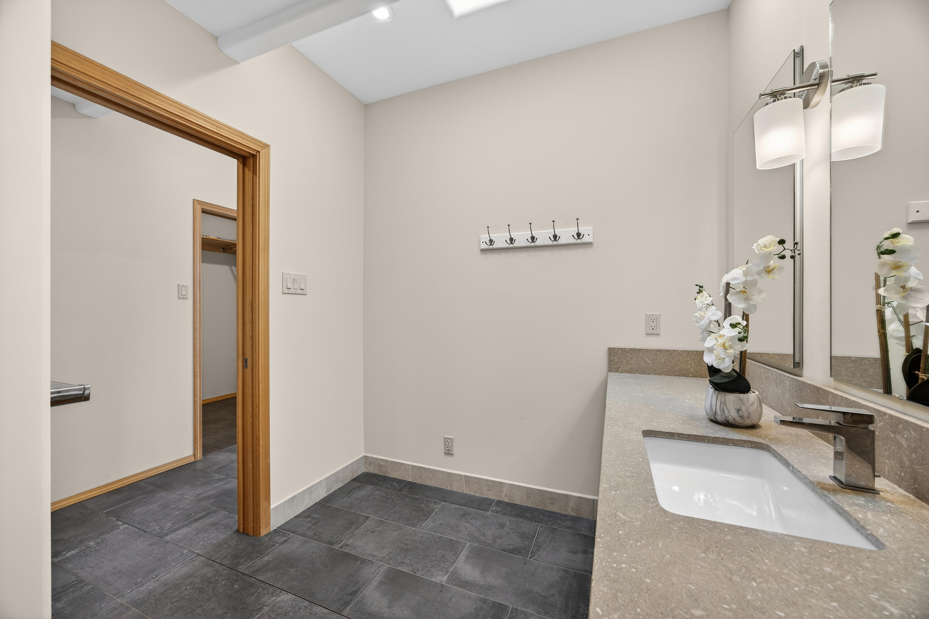 3028 Frontier Avenue NE