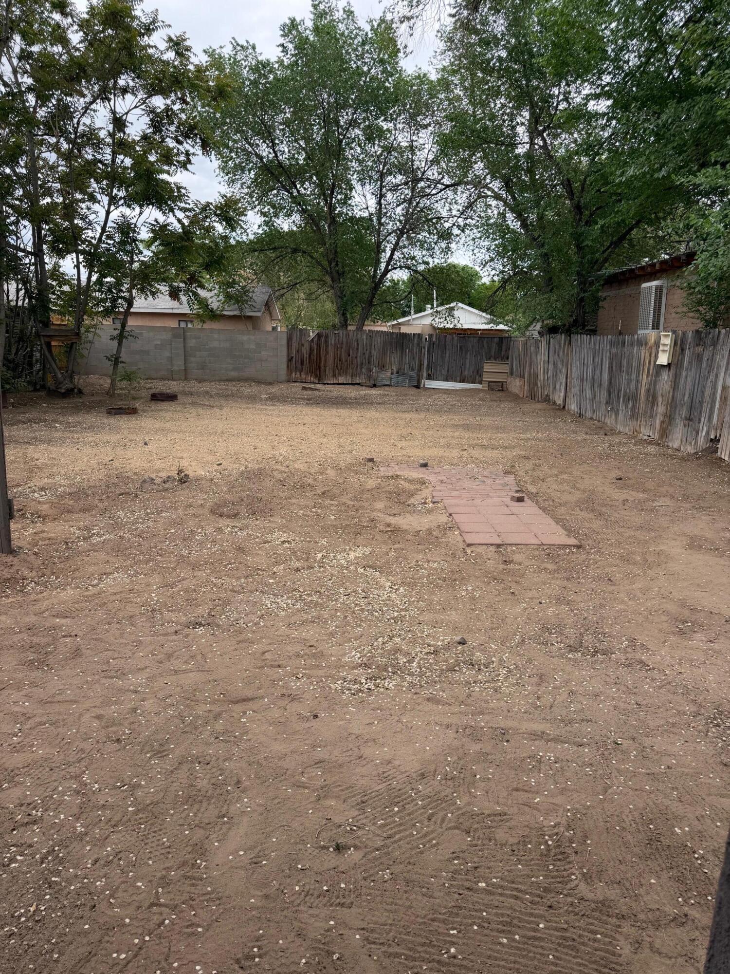 1100 &1102 10th Street SW