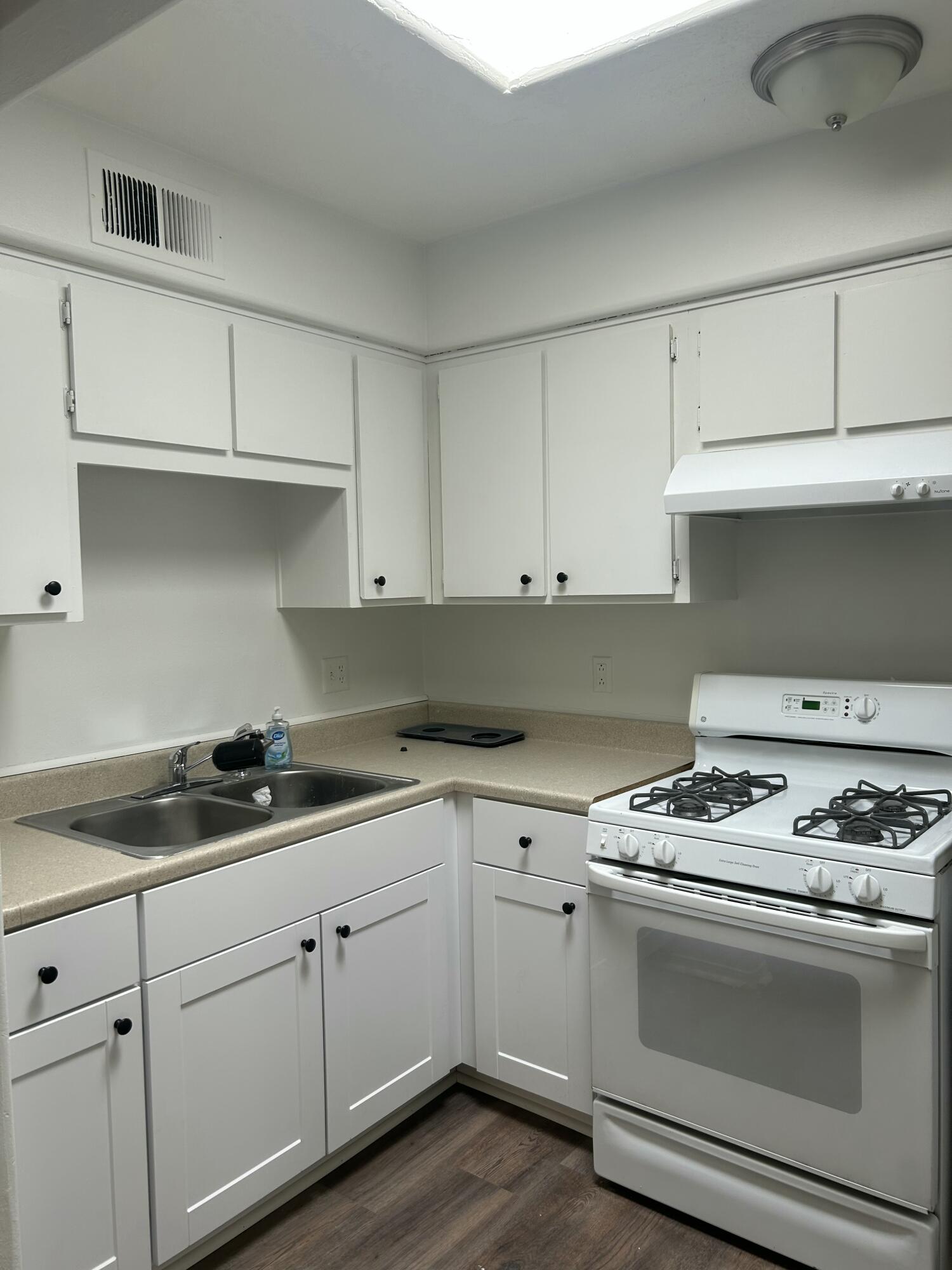 1100 &1102 10th Street SW