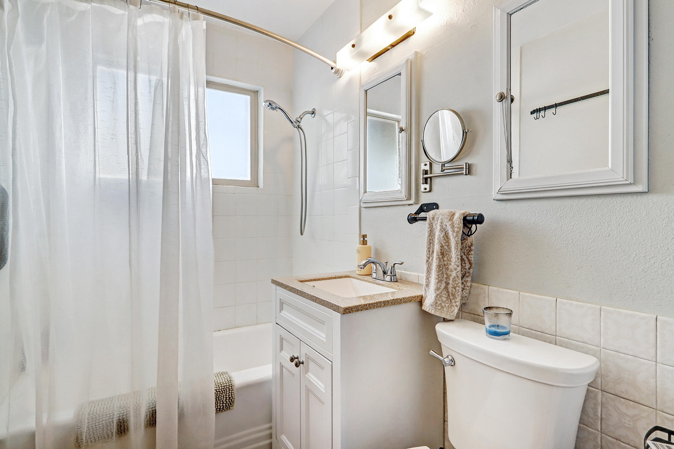 3217 La Veta Drive NE