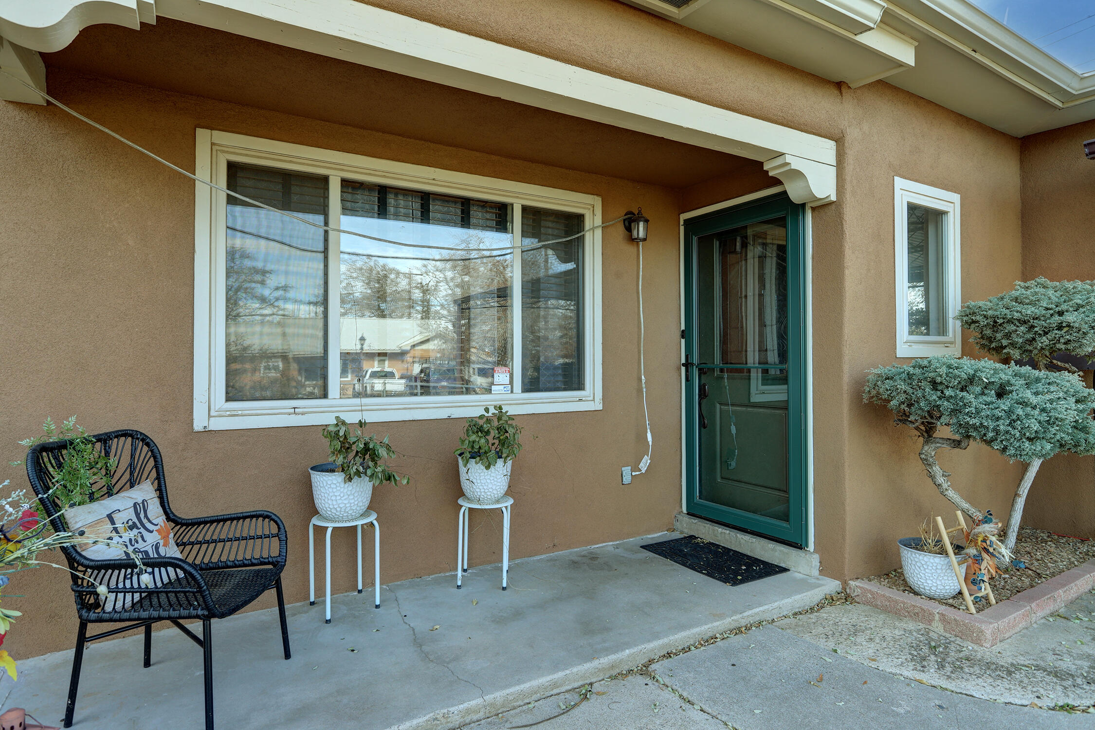 3217 La Veta Drive NE