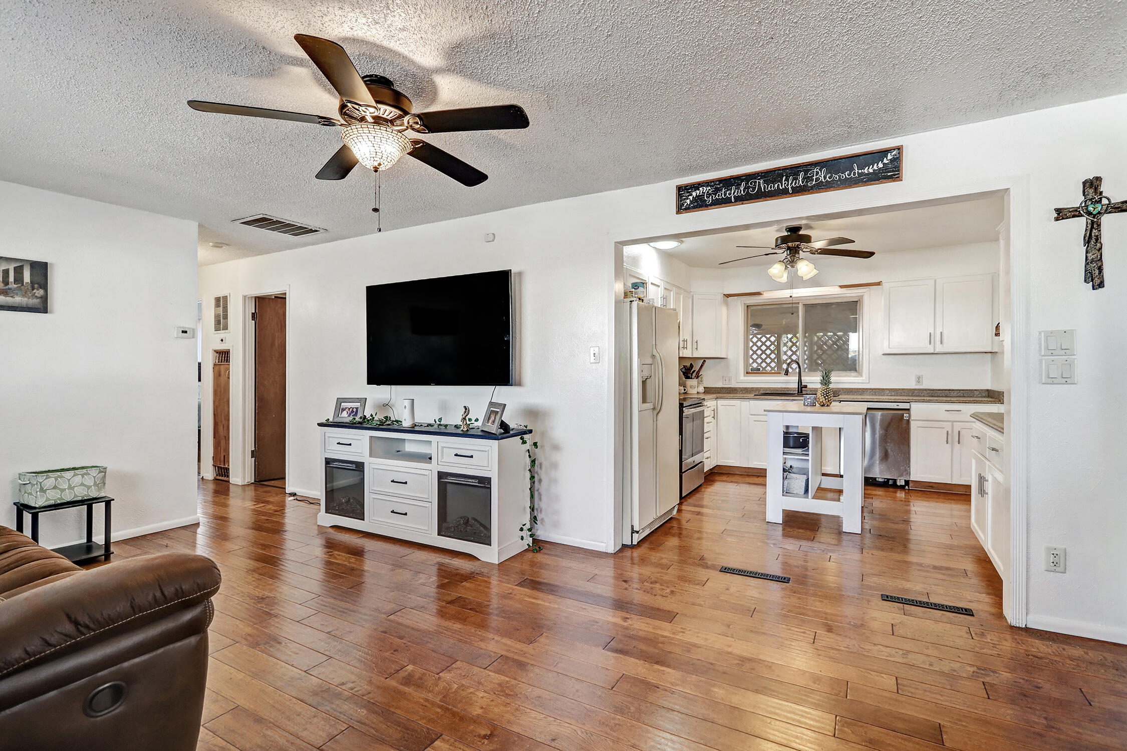 3217 La Veta Drive NE