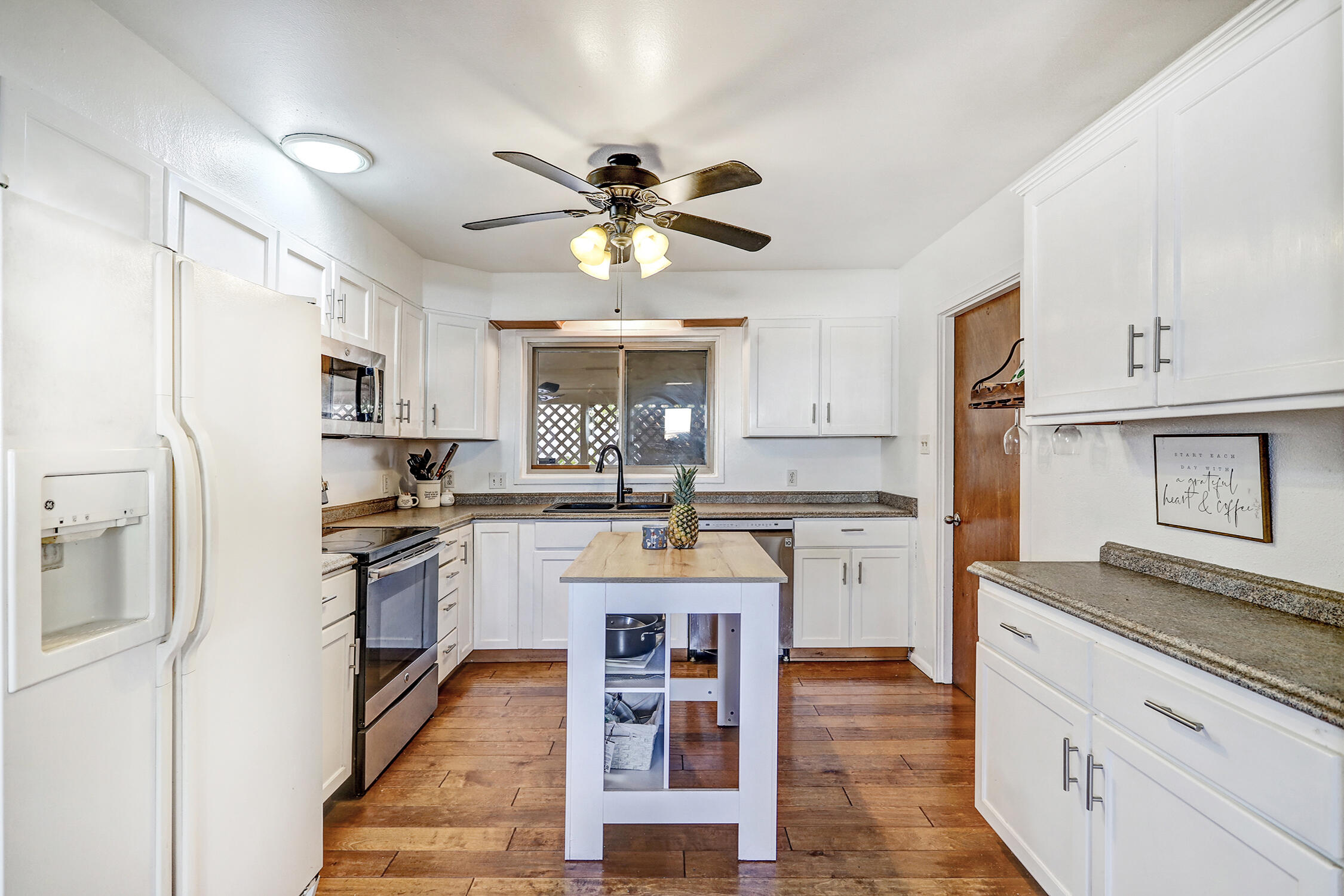 3217 La Veta Drive NE