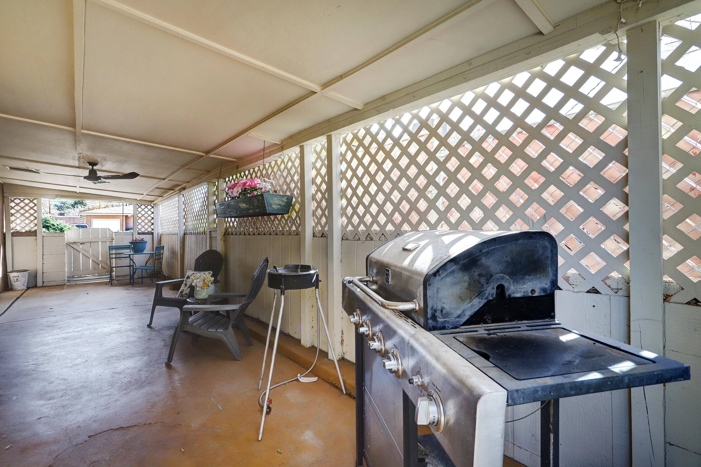 3217 La Veta Drive NE