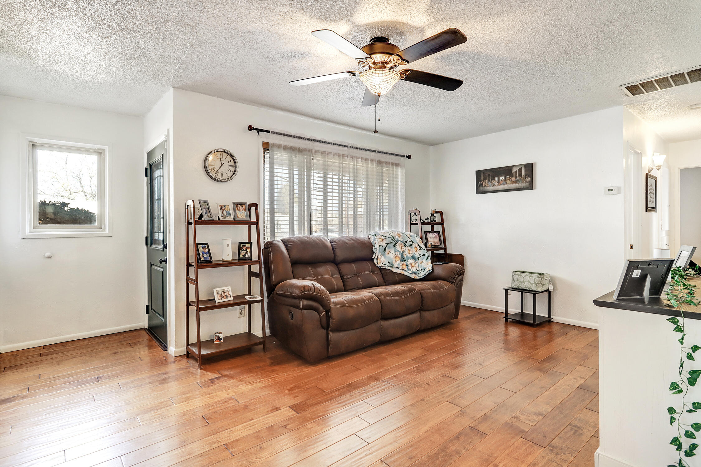 3217 La Veta Drive NE