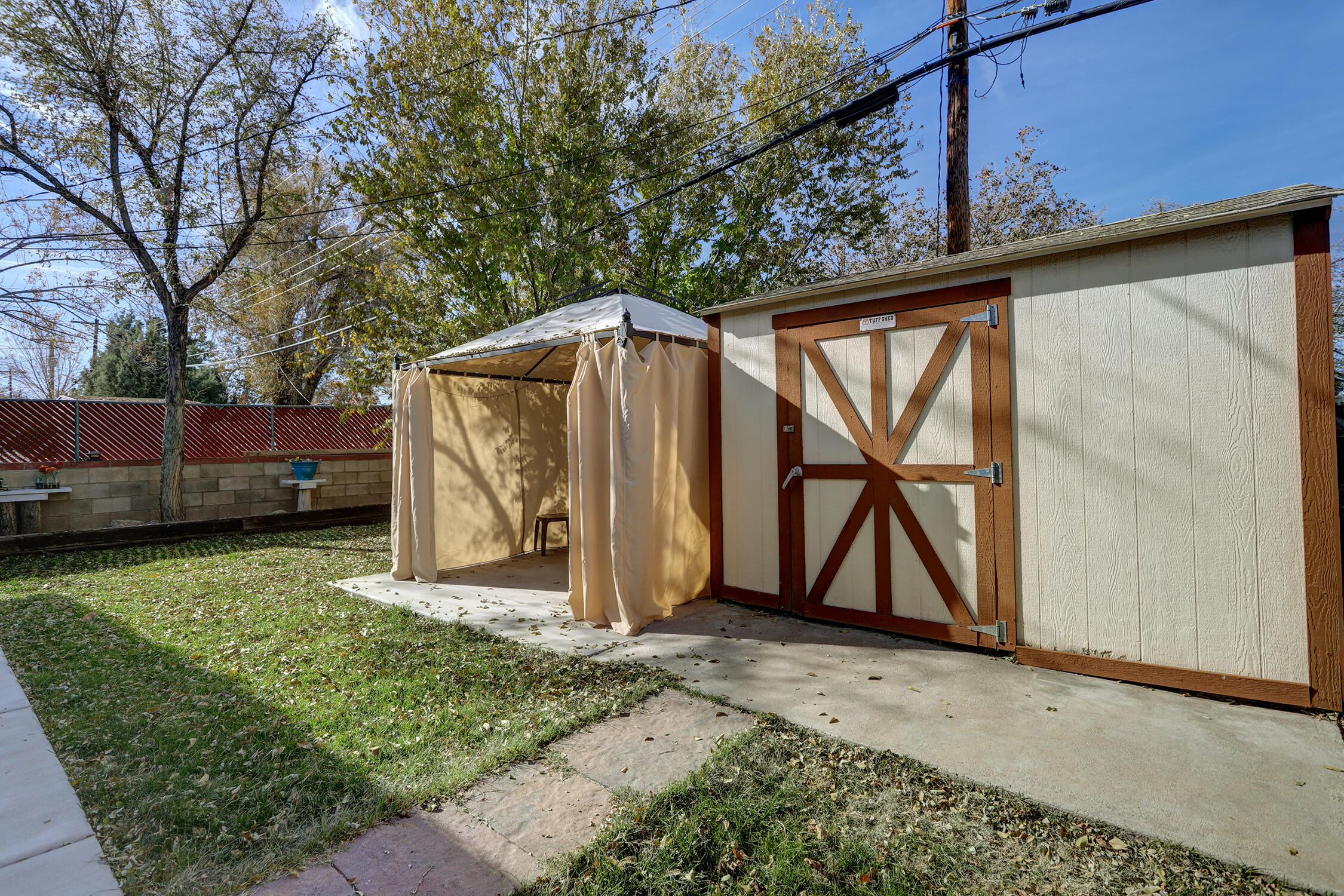 3217 La Veta Drive NE