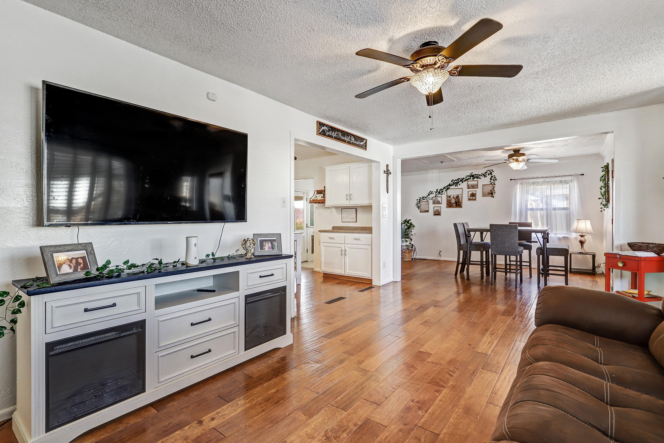 3217 La Veta Drive NE