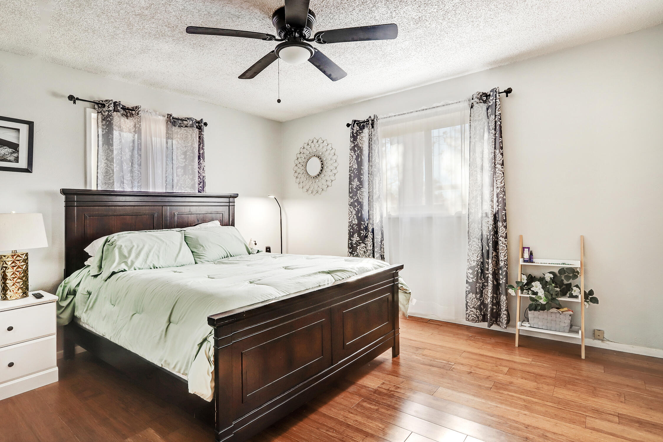 3217 La Veta Drive NE