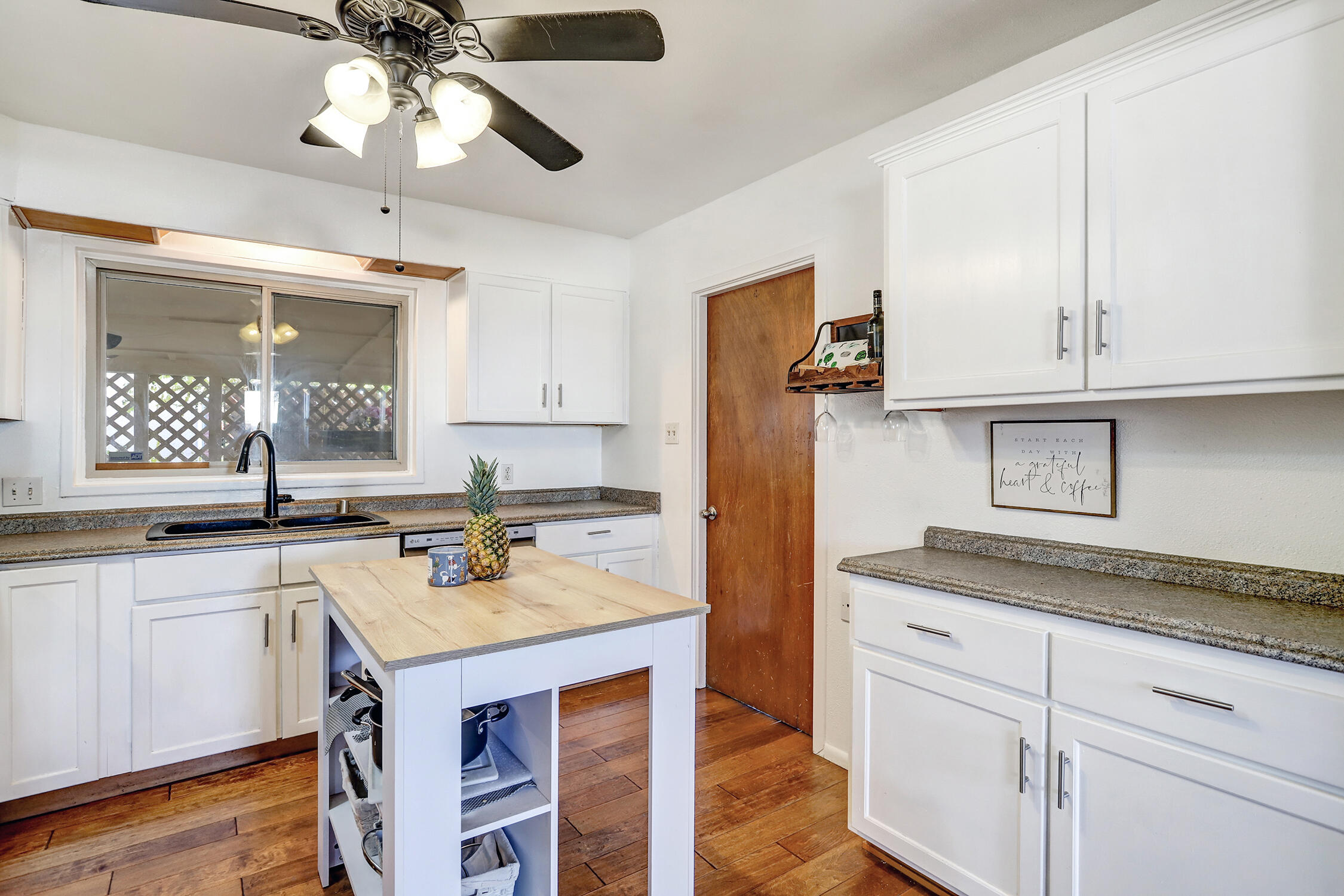 3217 La Veta Drive NE