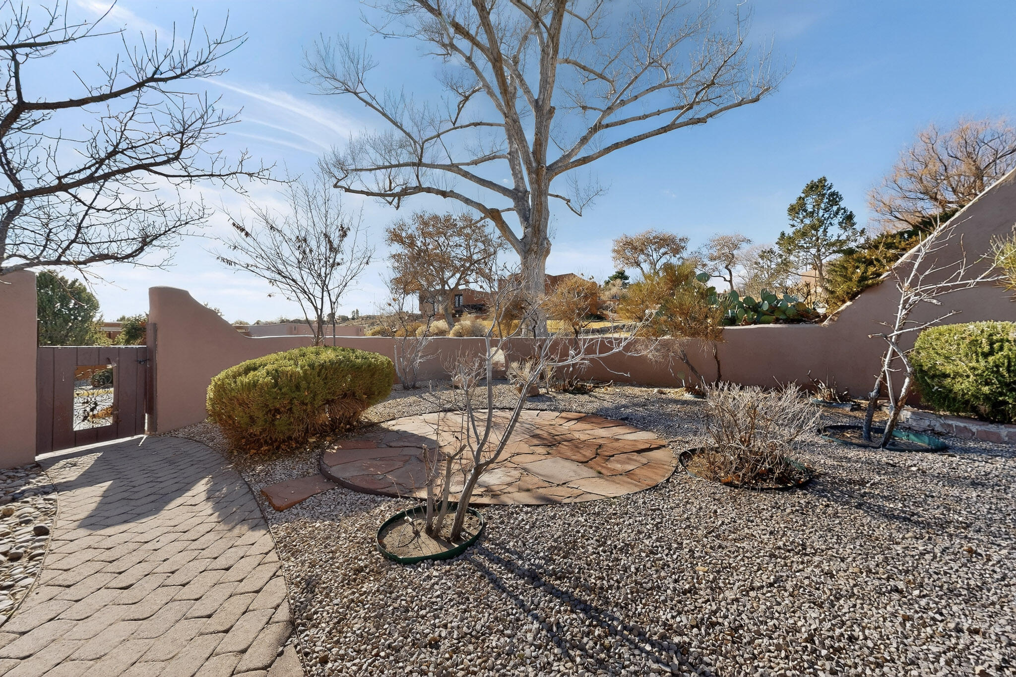 3 Zuni Trail N